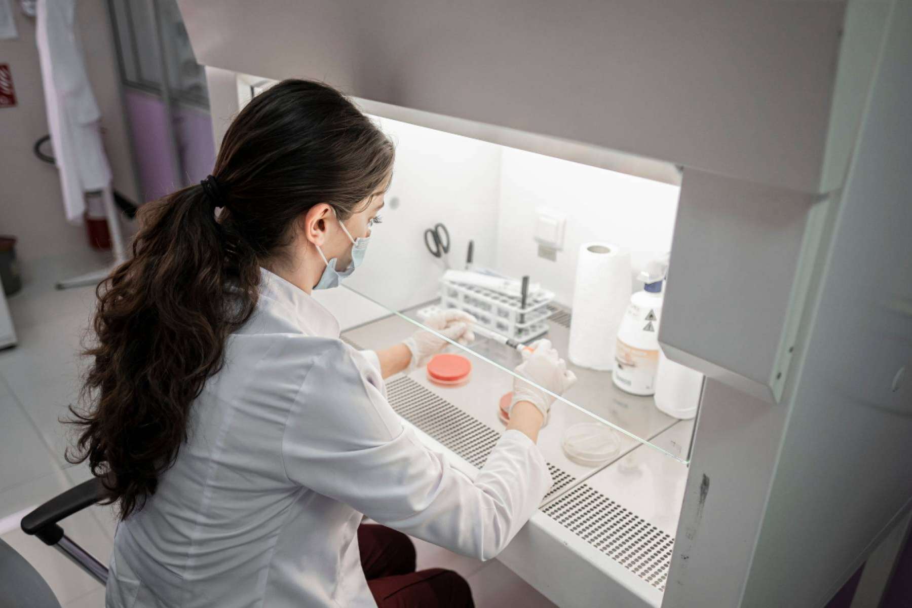 ¿Cómo se garantiza la seguridad farmacéutica mediante la instalación de salas blancas y áreas de contención y bioseguridad?, por Valtria