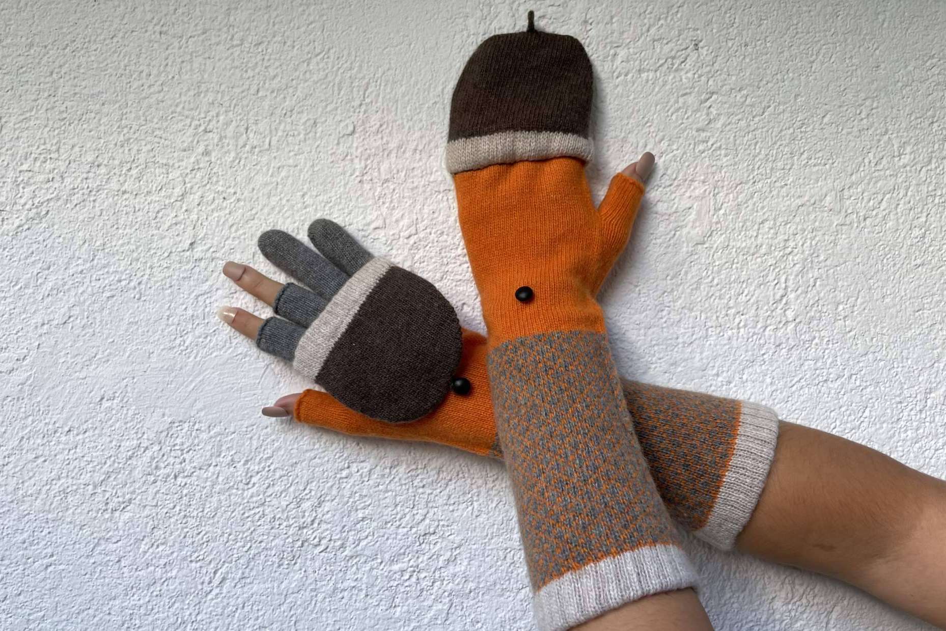 Santacana y su oferta en guantes mitones, el complemento de moda