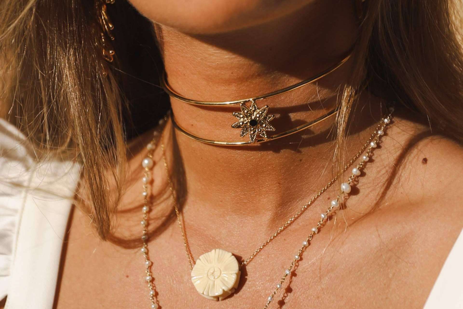 Combinar collares artesanales es una tendencia que no pasa de moda, según Trepillé