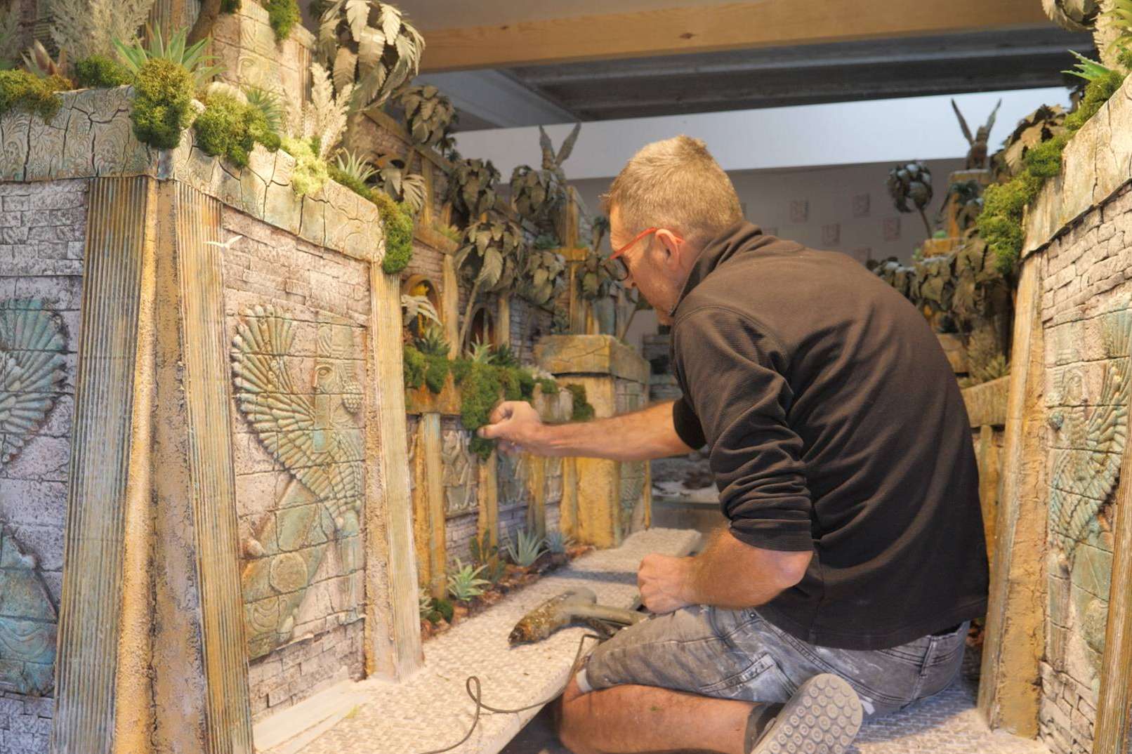 Ramón Colomer es un artista que lleva 35 años construyendo dioramas
