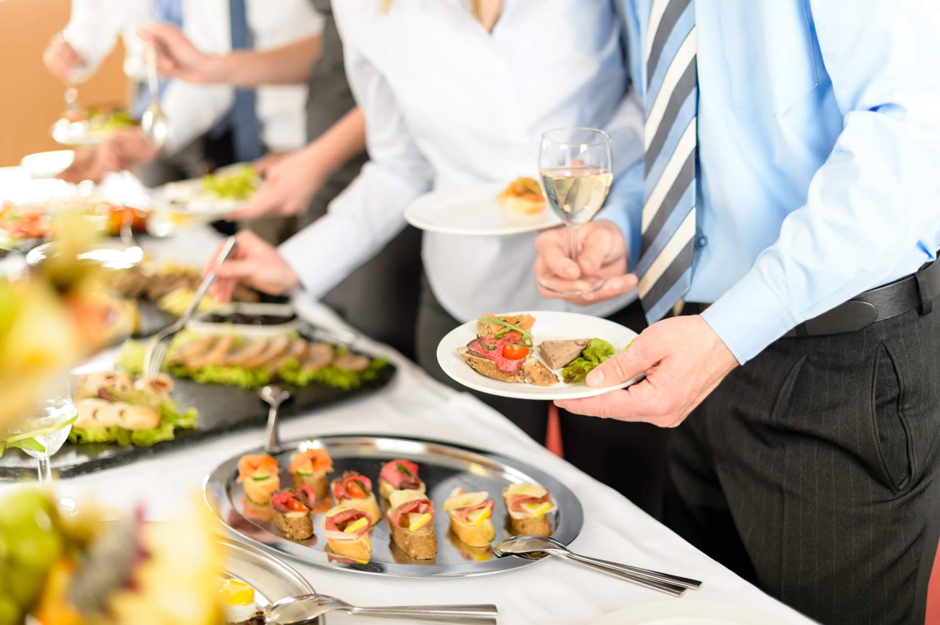 Despedidas Karamba, el aliado para celebrar cenas y comidas de empresa en Alicante