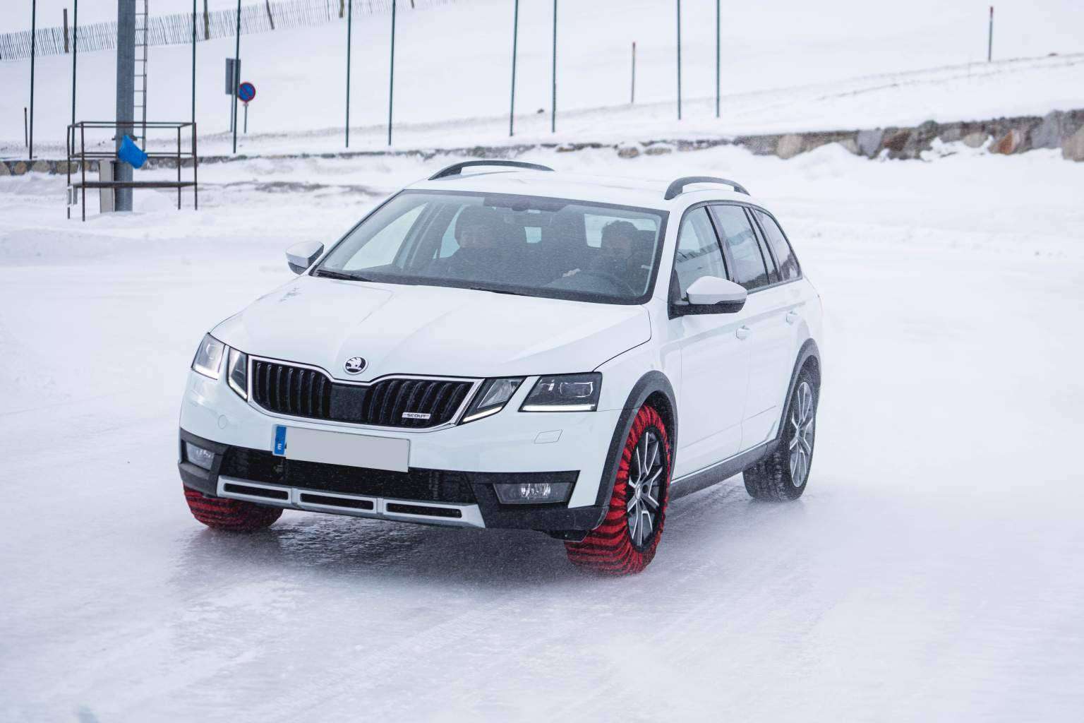 Un imprescindible para equipar el automóvil y prepararlo para la nieve son las cadenas para nieve