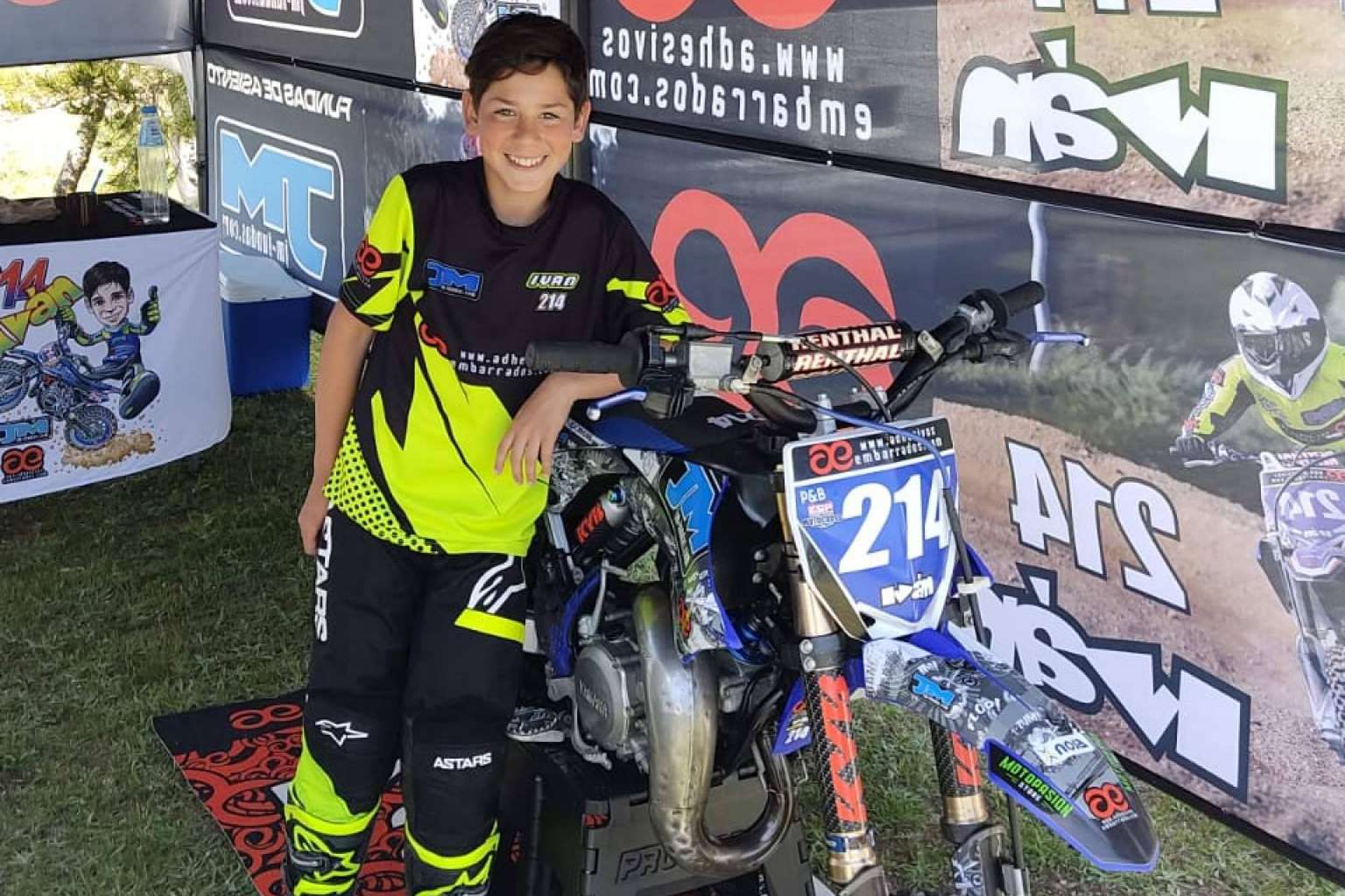 Equipaciones para moto offroad personalizadas con ADHESIVOSEMBARRADOS