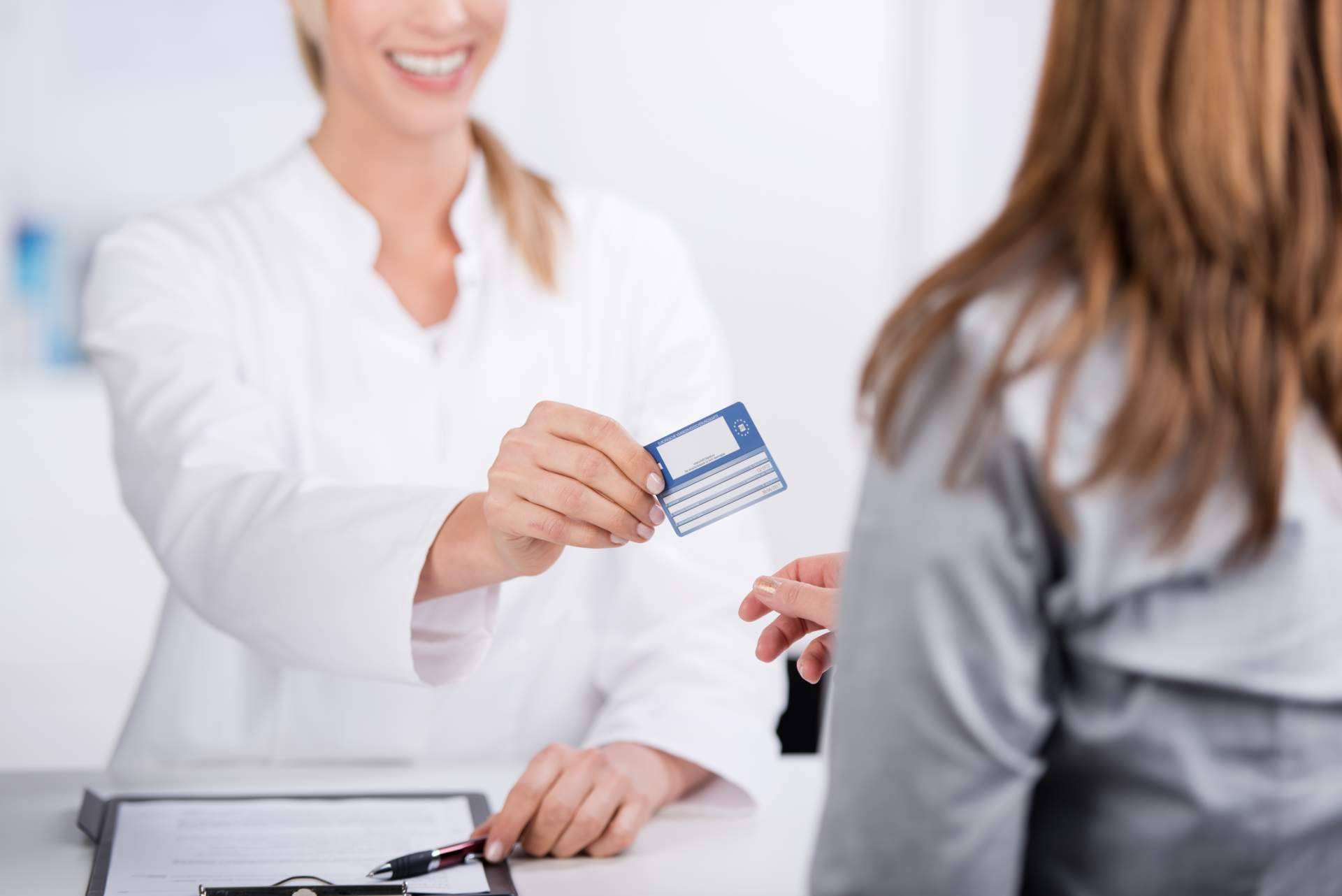 Cómo conseguir la Tarjeta Sanitaria Europea gracias al certificado digital