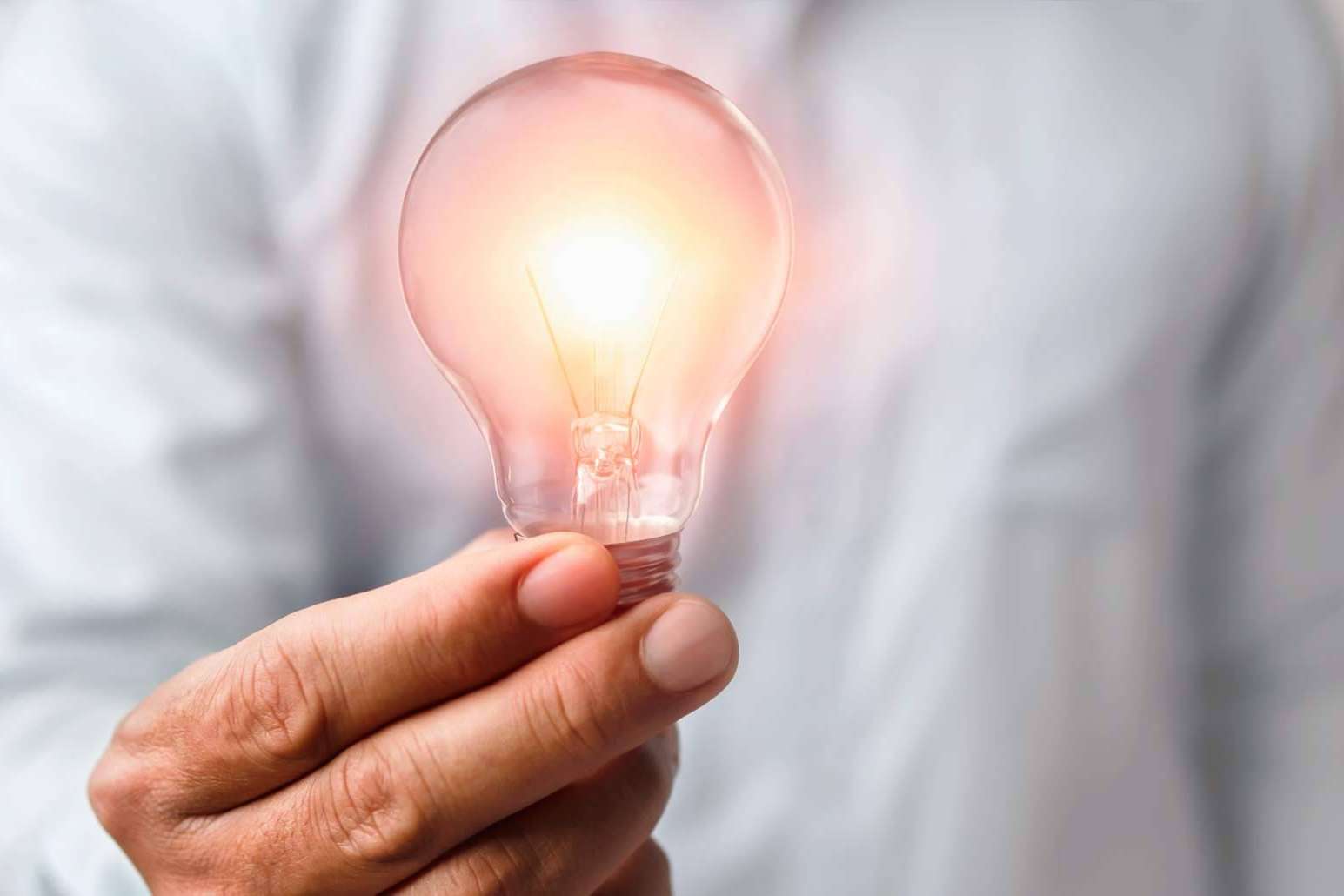 Las ventajas de dar de baja la luz en pisos de alquiler, según ISholidays.com