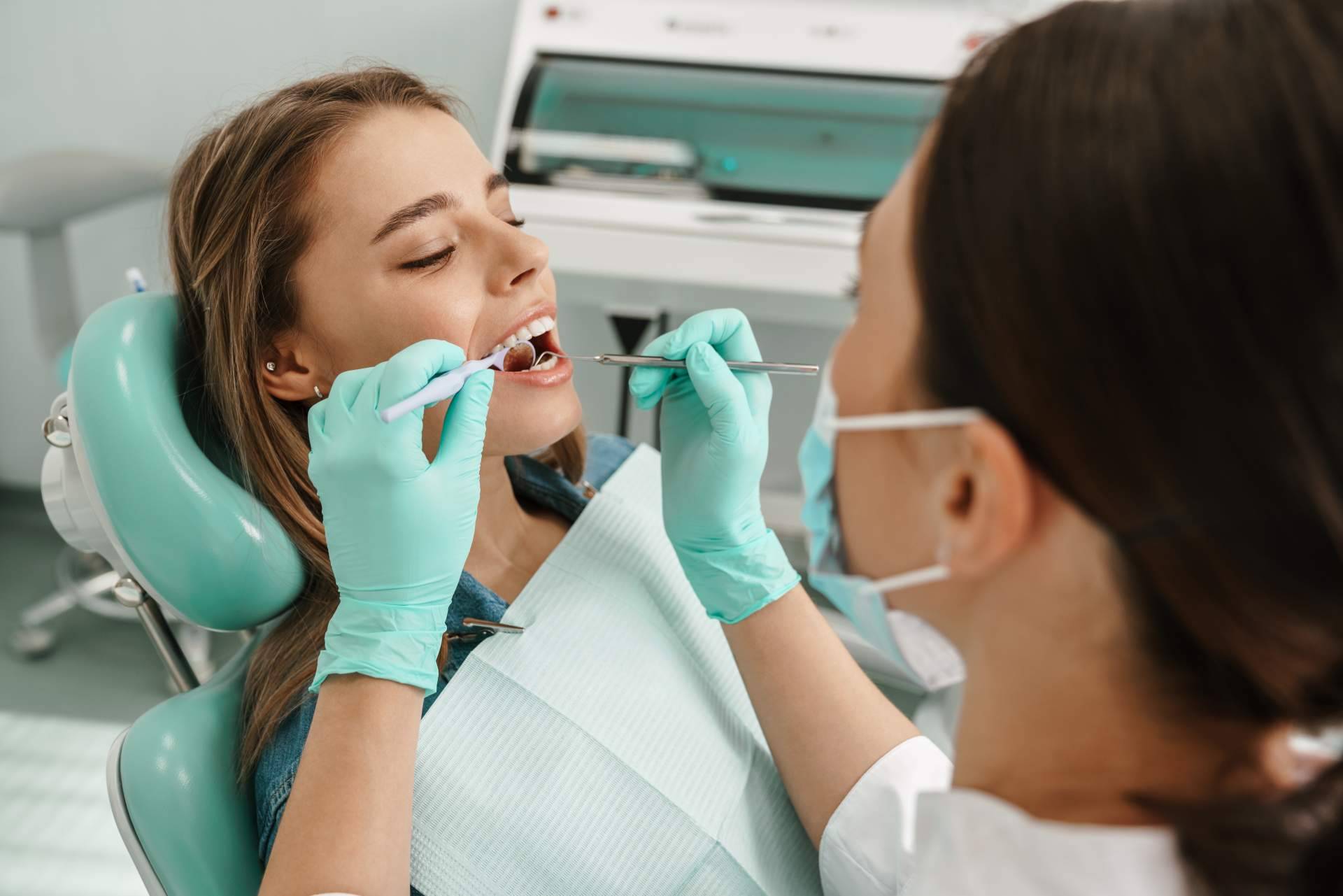 ¿Por qué algunas clínicas dentales no consiguen nuevos pacientes y otras se llenan a diario?