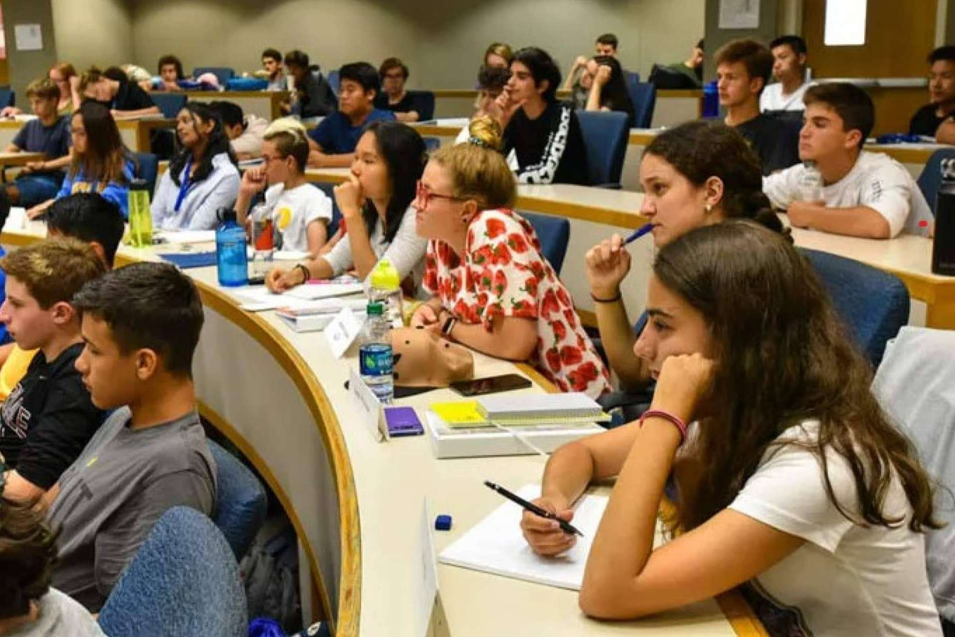 Vivir una experiencia en el extranjero con los cursos Pre-College de Round The World Spain