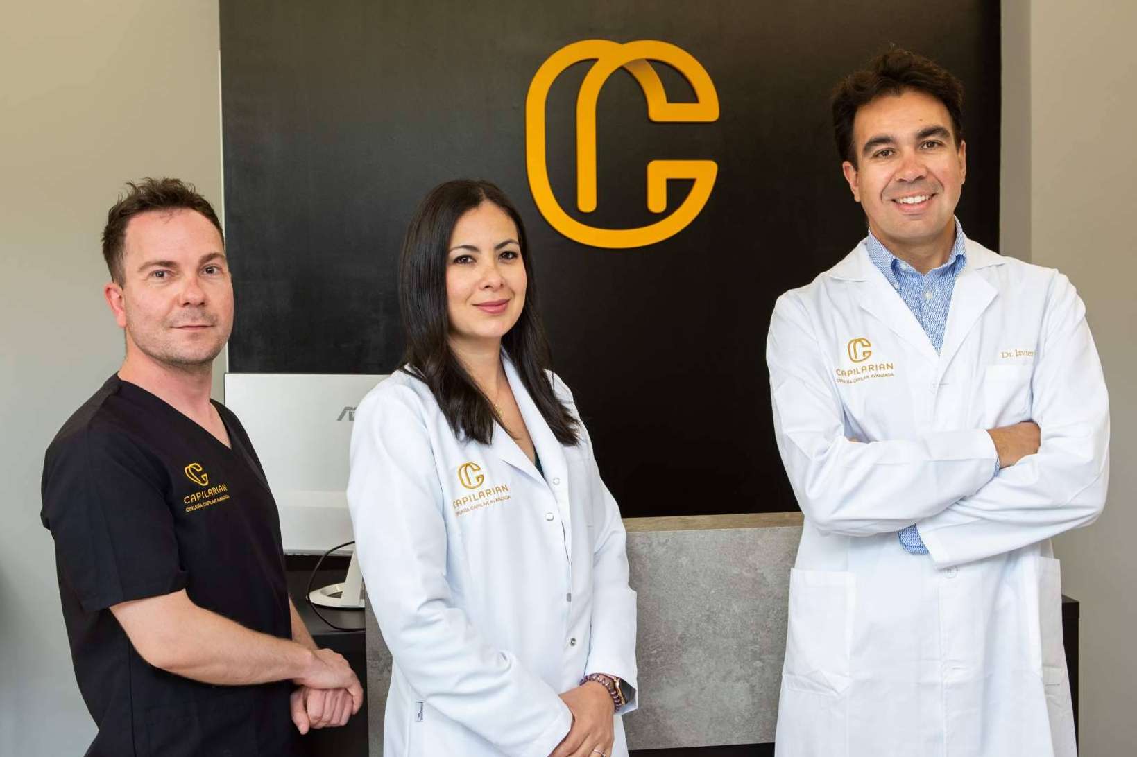 Capilarian es la clínica especializada en cirugía capilar en Cáceres