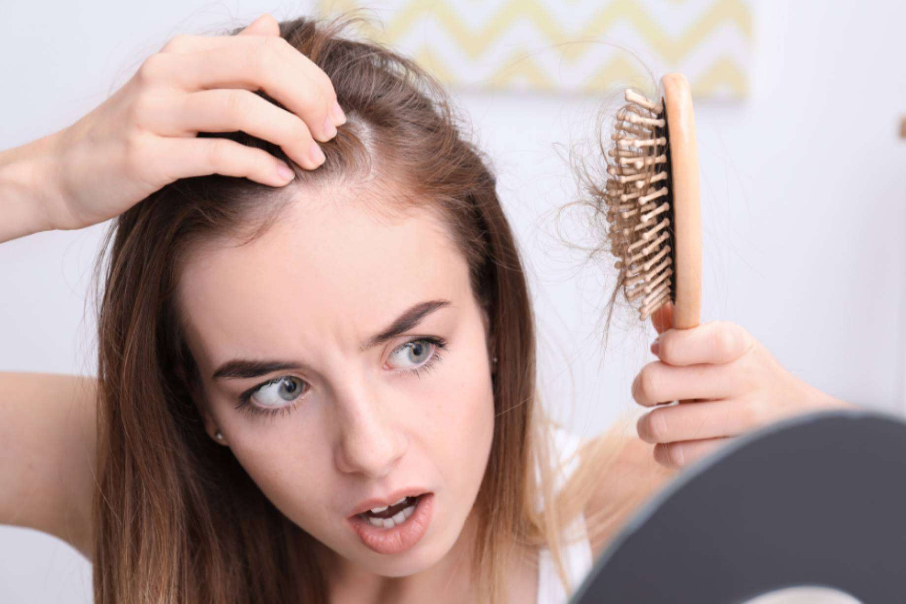 El tratamiento intensivo de Kmax ayuda a estimular el crecimiento del cabello y frenar la calvicie