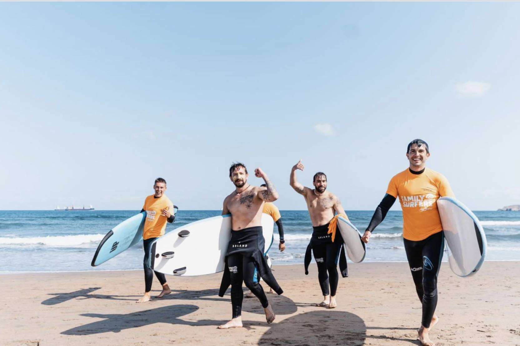 Aprender las principales técnicas de surf con el curso de iniciación del surfcamp Family Surfers – Las Dunas