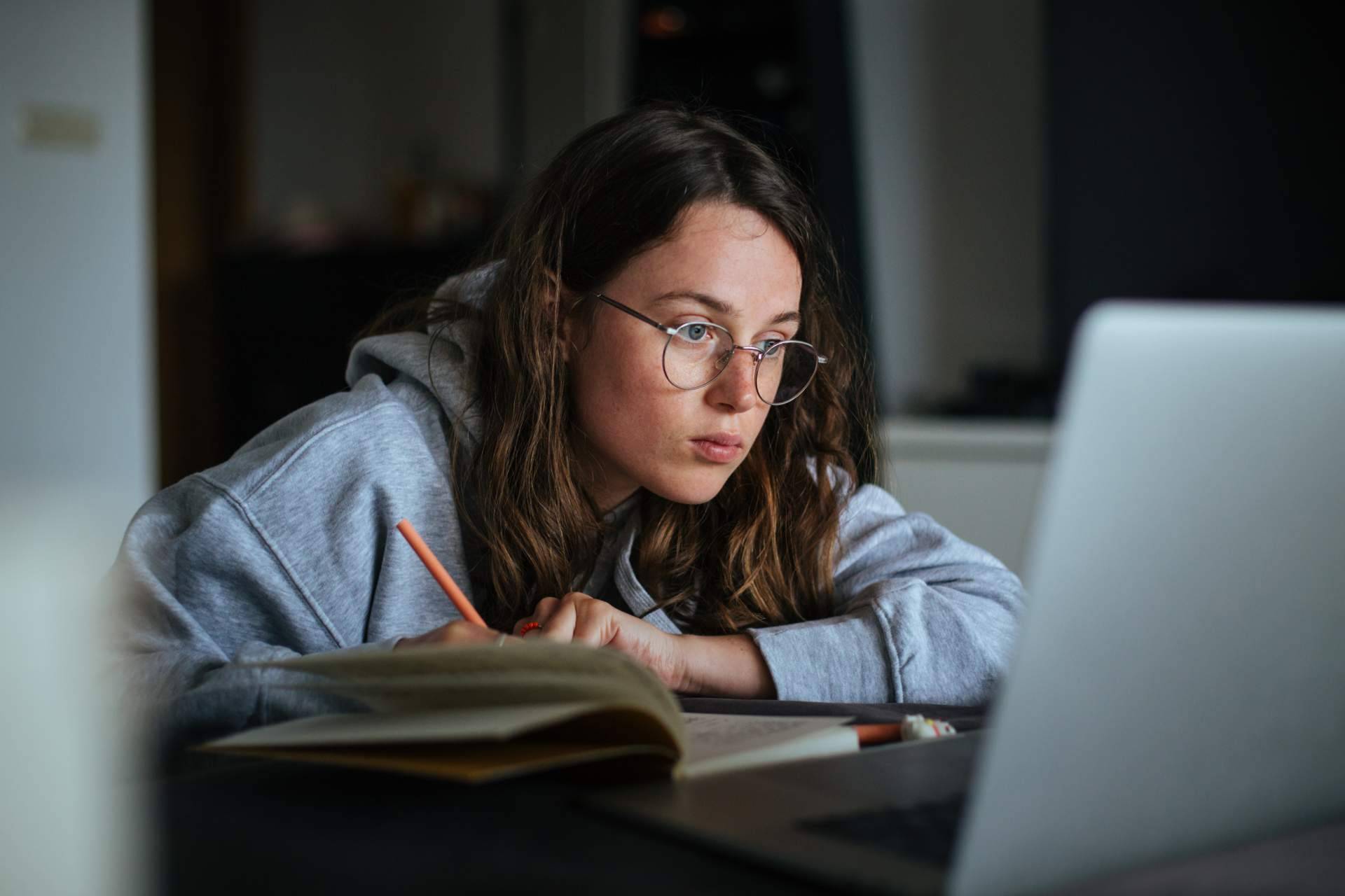 Una aplicación sin límites en la que se puede encontrar desde clases de matemáticas hasta de guitarra, Servicios Profesionales Online