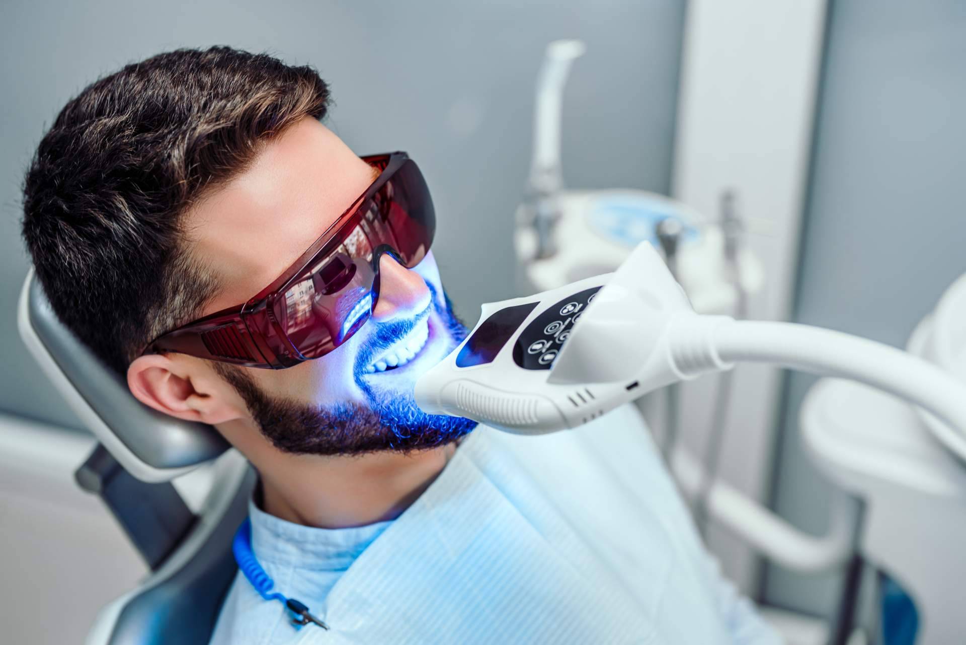 Después de un blanqueamiento dental, ¿cómo hay que cuidar los dientes?