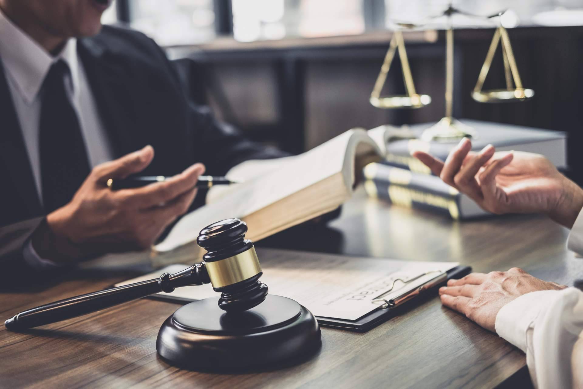 Juanola Abogados se posiciona como un referente contra las tarjetas con intereses abusivos