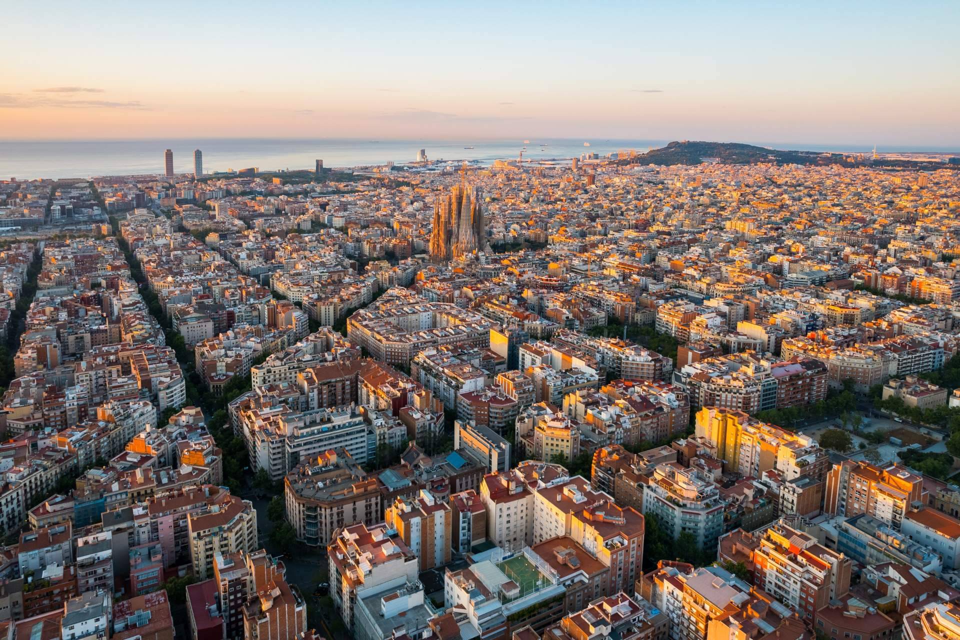 Conocer el éxito de La Casa Agency ubicada en el Clot, Barcelona