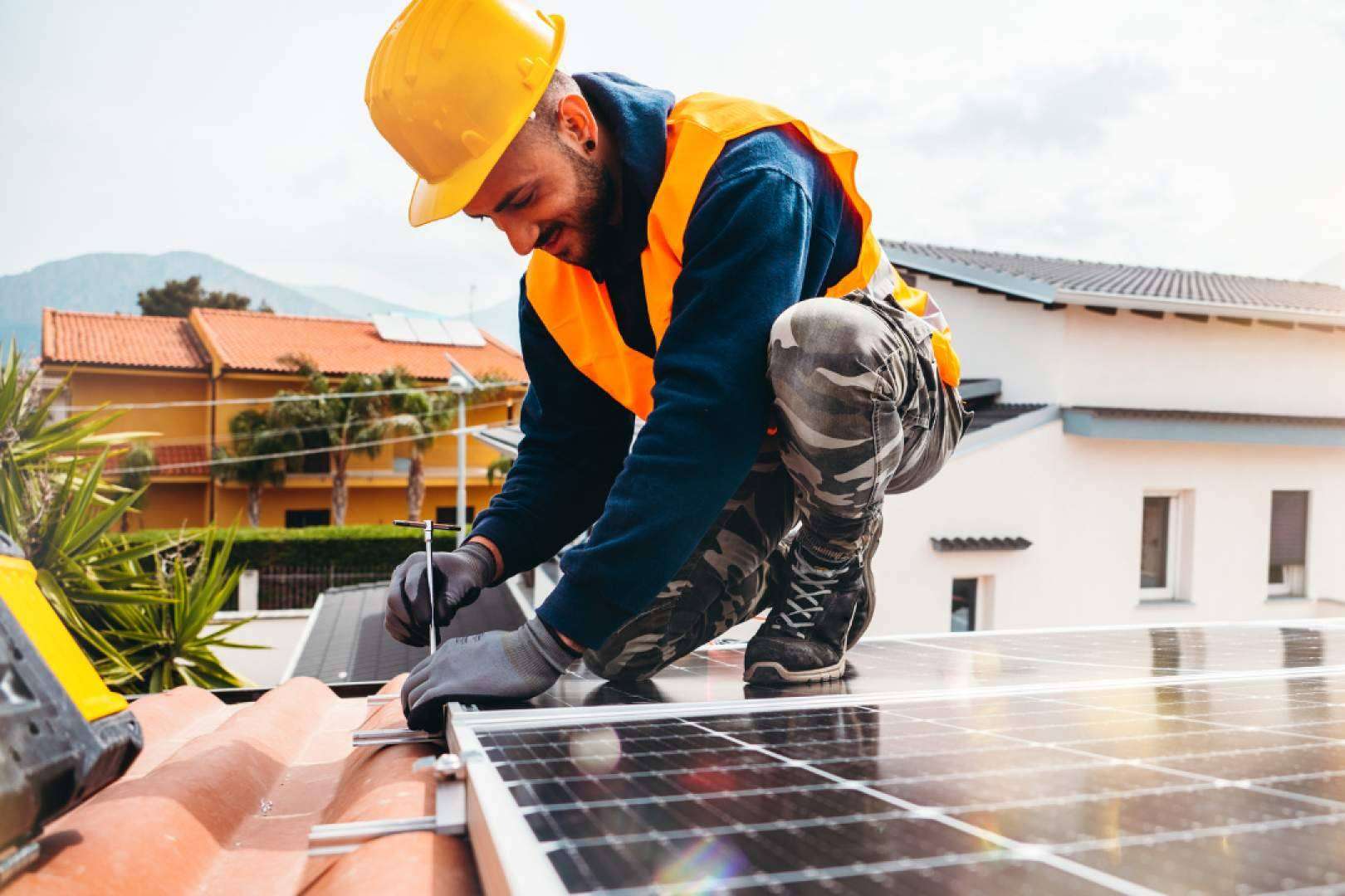 Acelerón de la UE a las energías renovables e instalación de paneles solares por Vatios Verdes