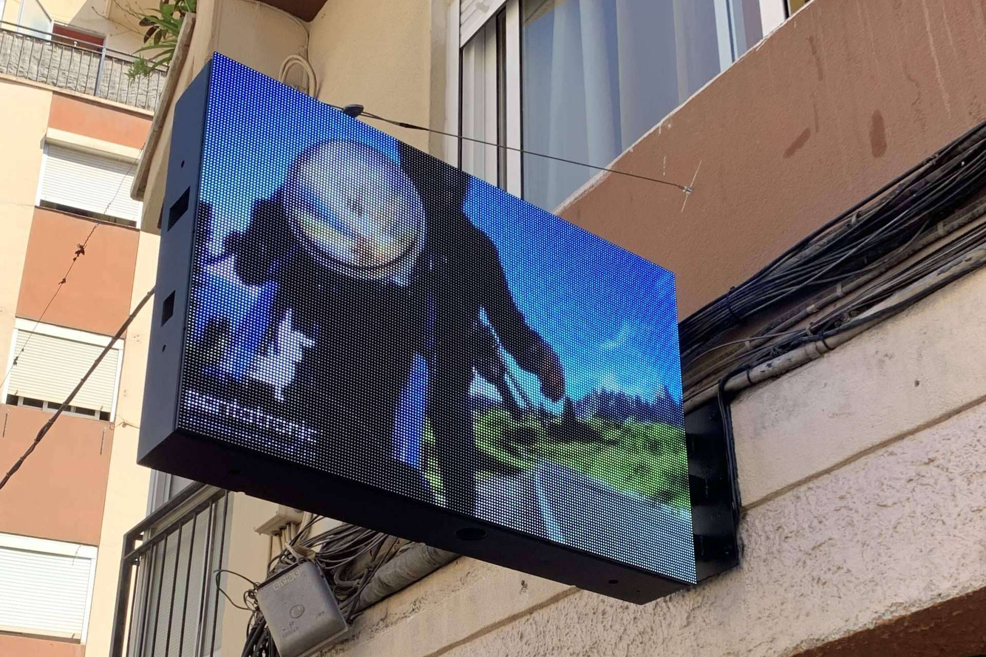 Pantatronic habla sobre las principales ventajas de las banderolas LED