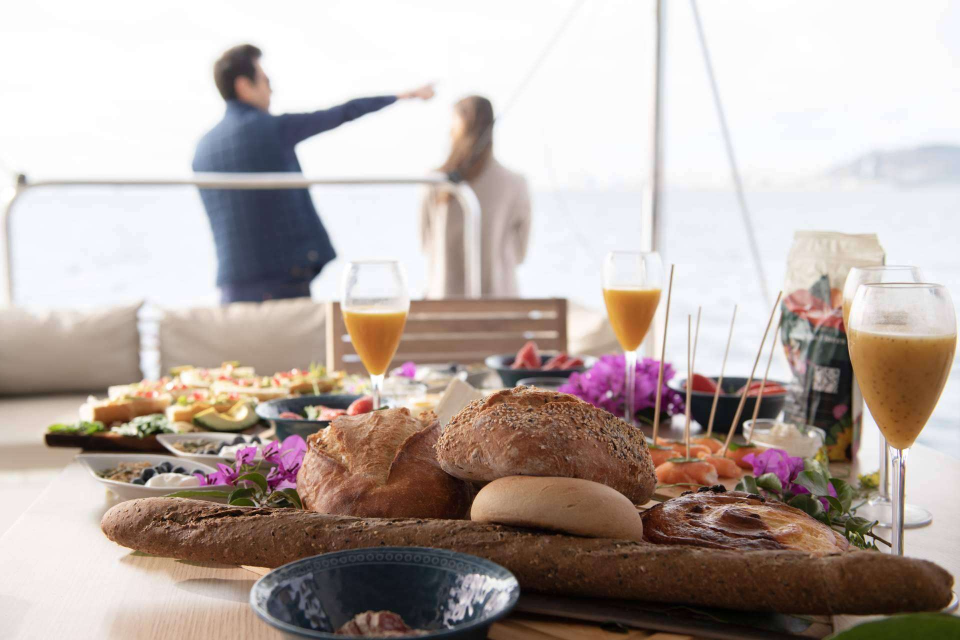 Sondevela, el plan para disfrutar de un brunch en barco en Barcelona