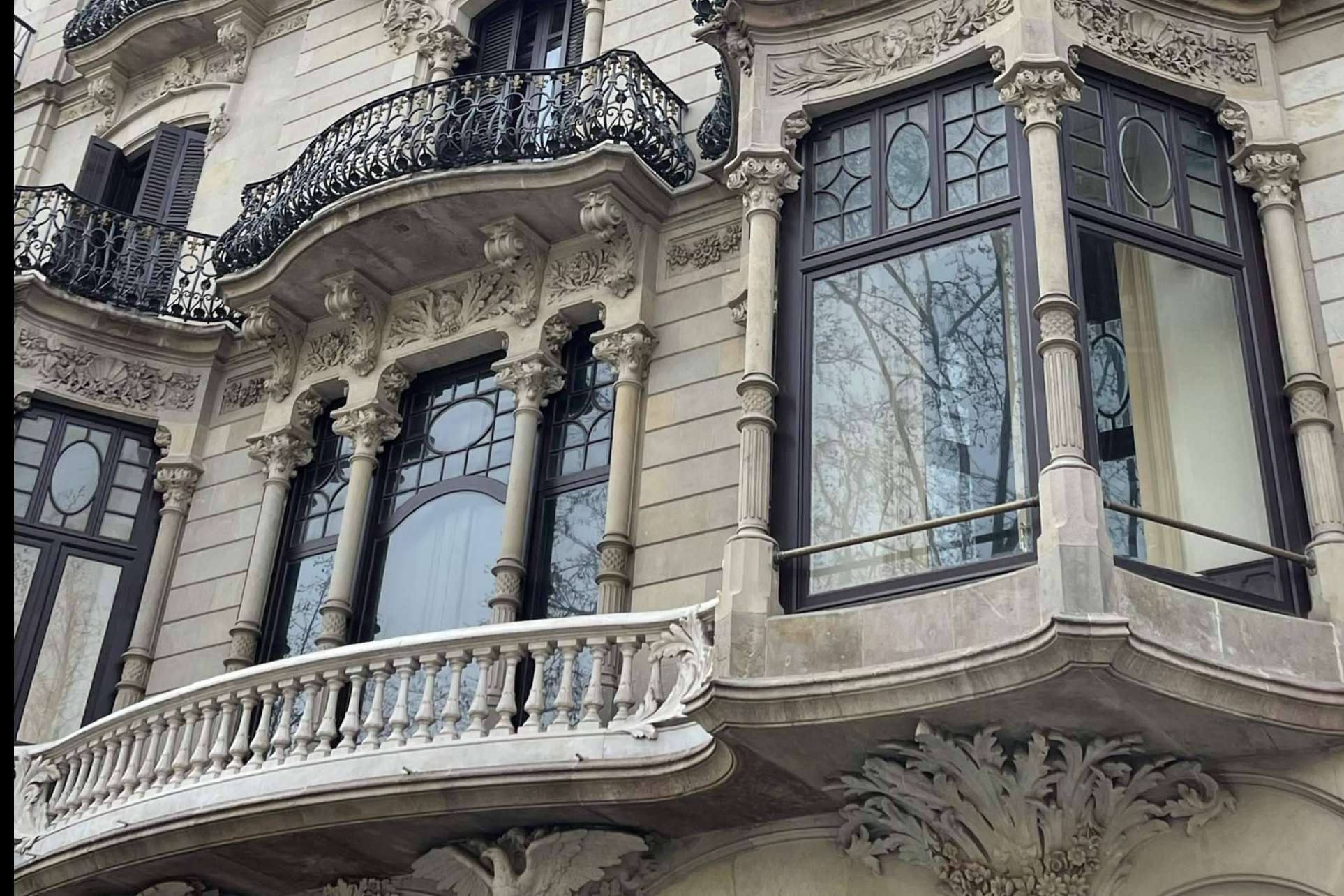 Comprar un inmueble modernista en L’Eixample, con Finca Regia Real Estate