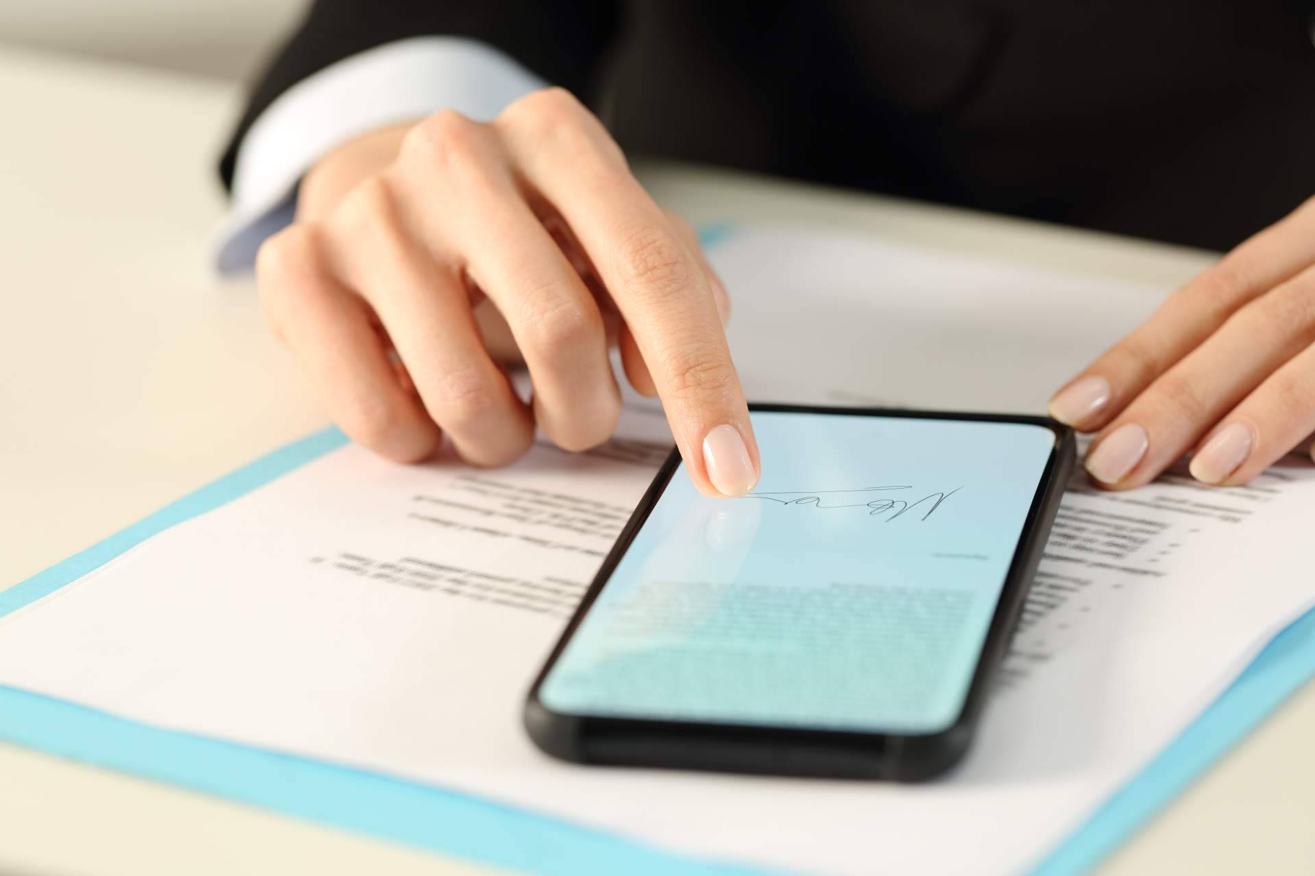 La firma de contratos con los servicios de Factorymail