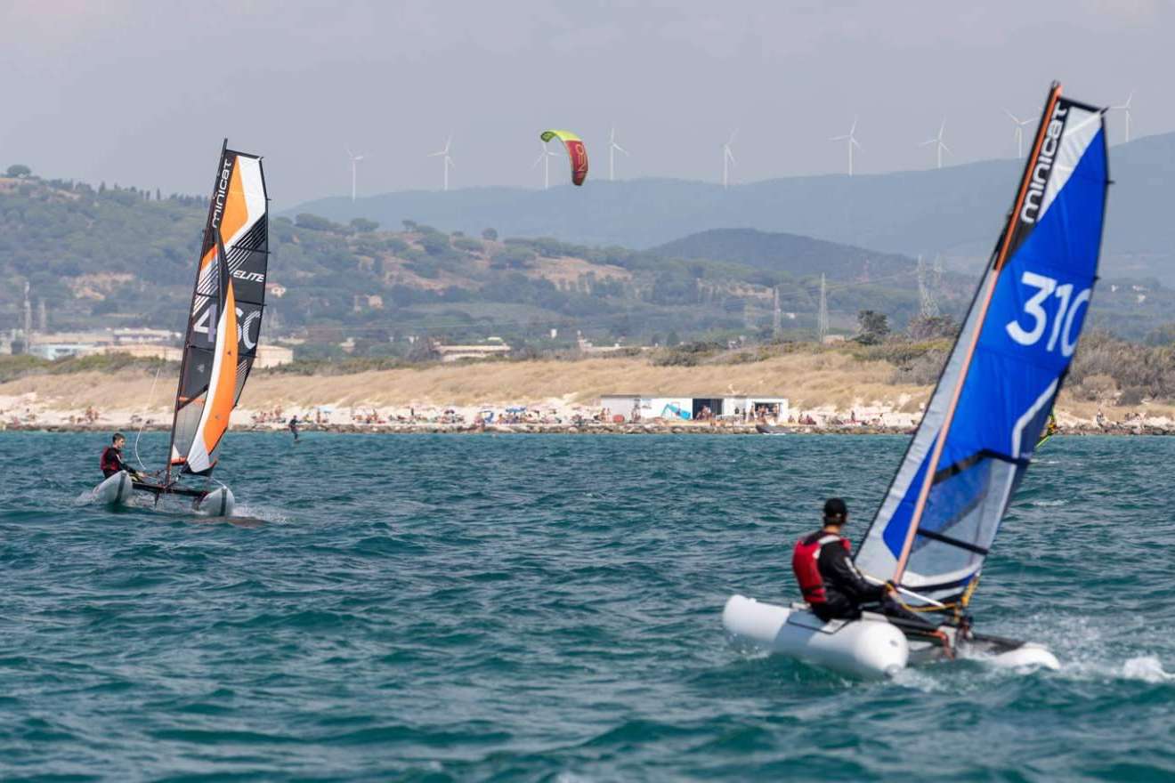La empresa distribuidora exclusiva en España de mini catamaranes, hinchables y desmontables, Nauticmar