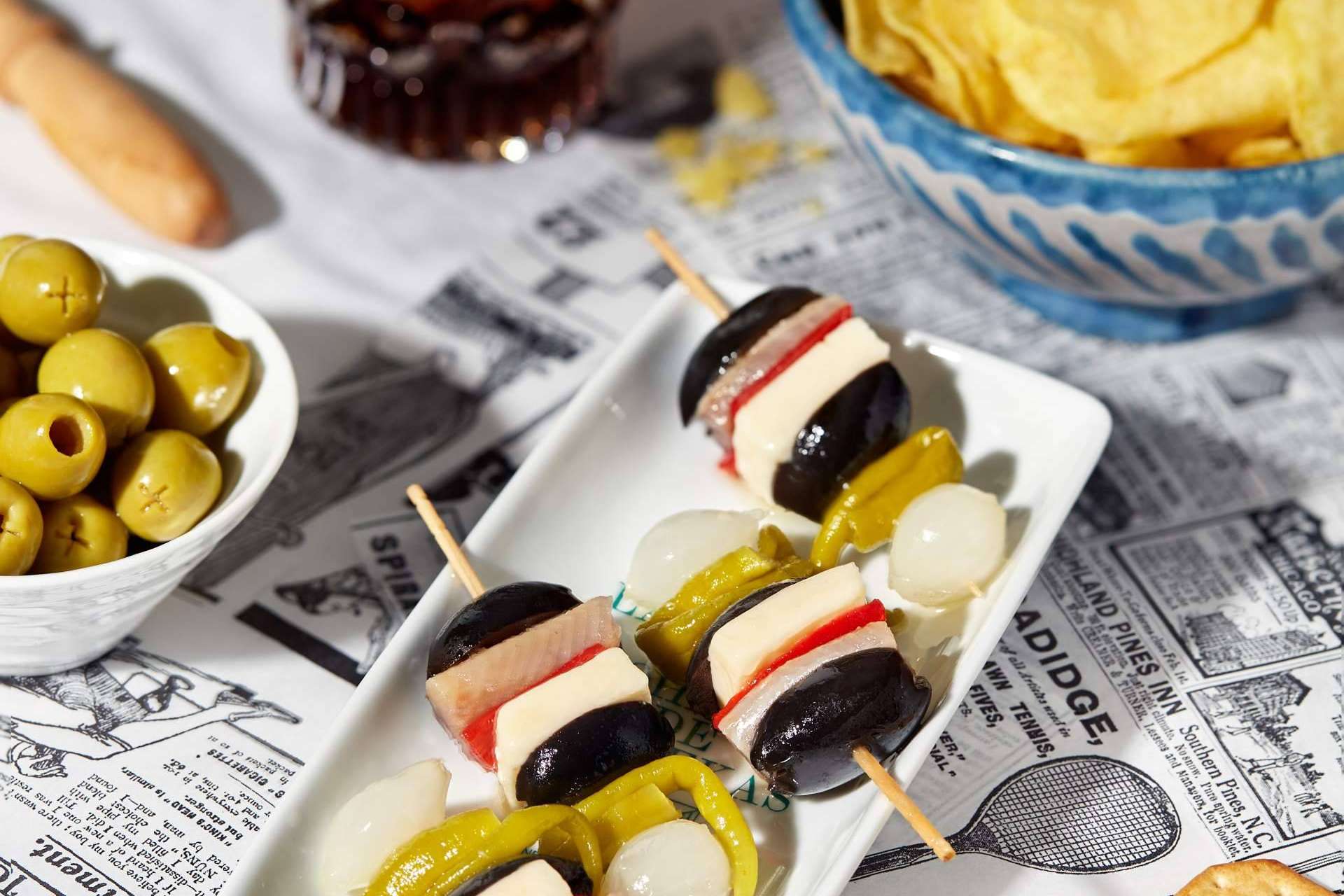Bombas, Lagartos y Cohetes de Vallekas ofrece encurtidos, el plato estrella para disfrutar del aperitivo con amigos y familiares en casa