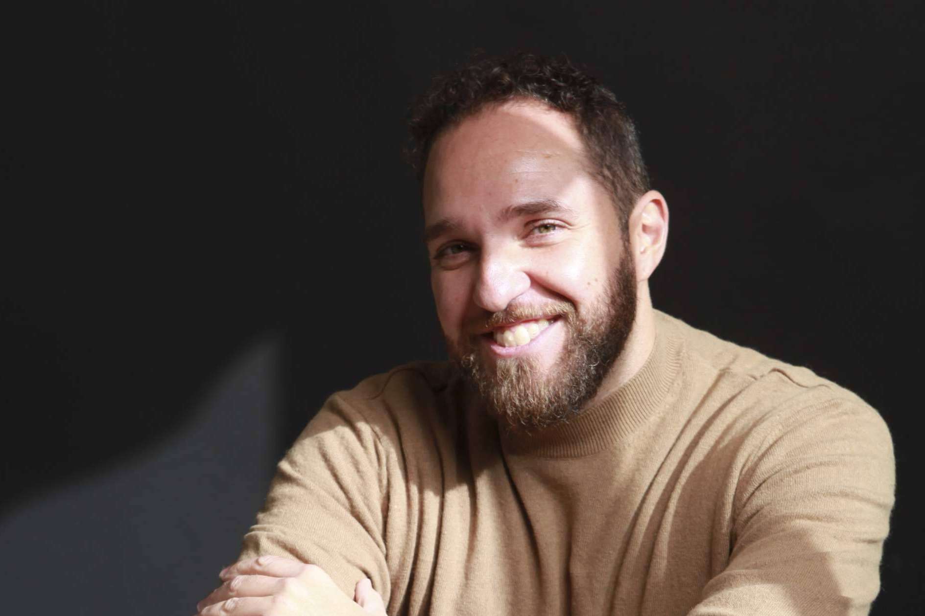 El experto mundial de Ciberinteligencia como profesor destacado en la Universidad Autónoma de Chile y de Latinoamérica, Mikel Rufián