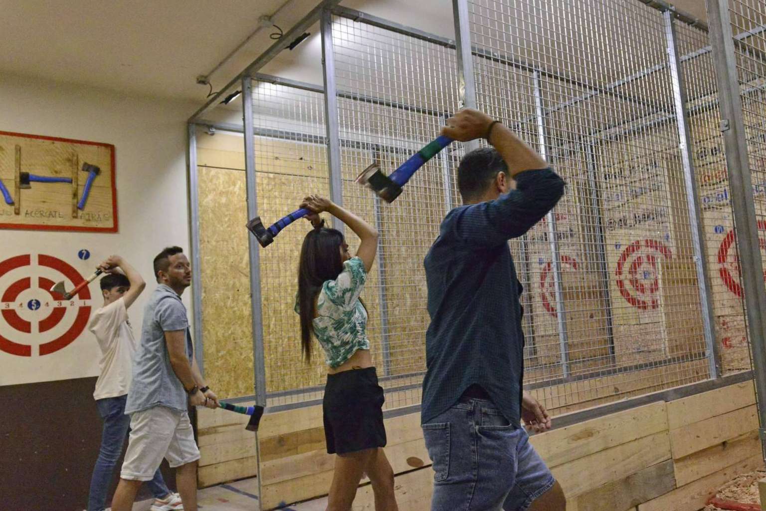 Abre en Las Rozas, Madrid un nuevo local de lanzamiento de hachas de El Hachazo