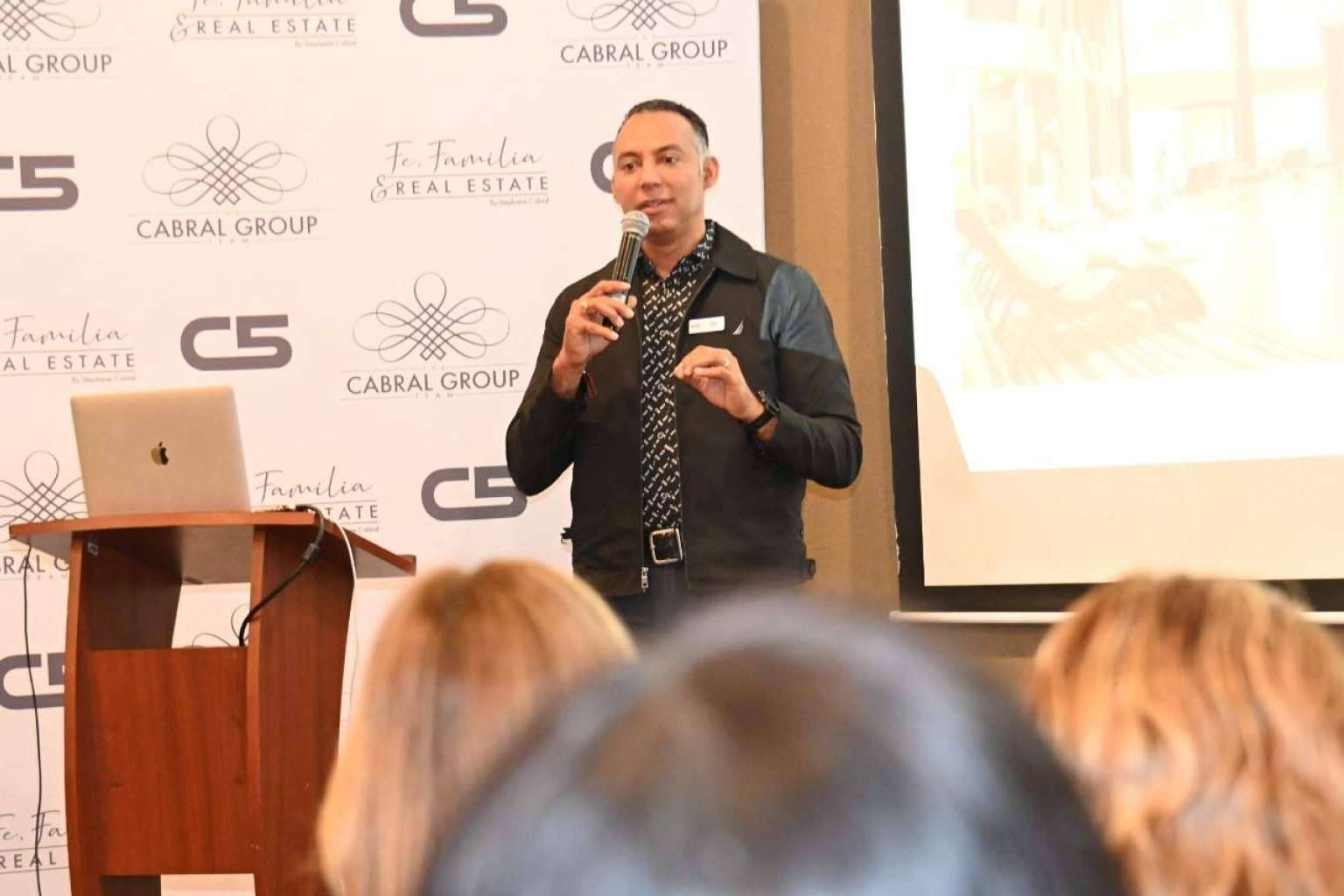 Asesor inmobiliario especializado en propiedades turísticas, Eddy Peña