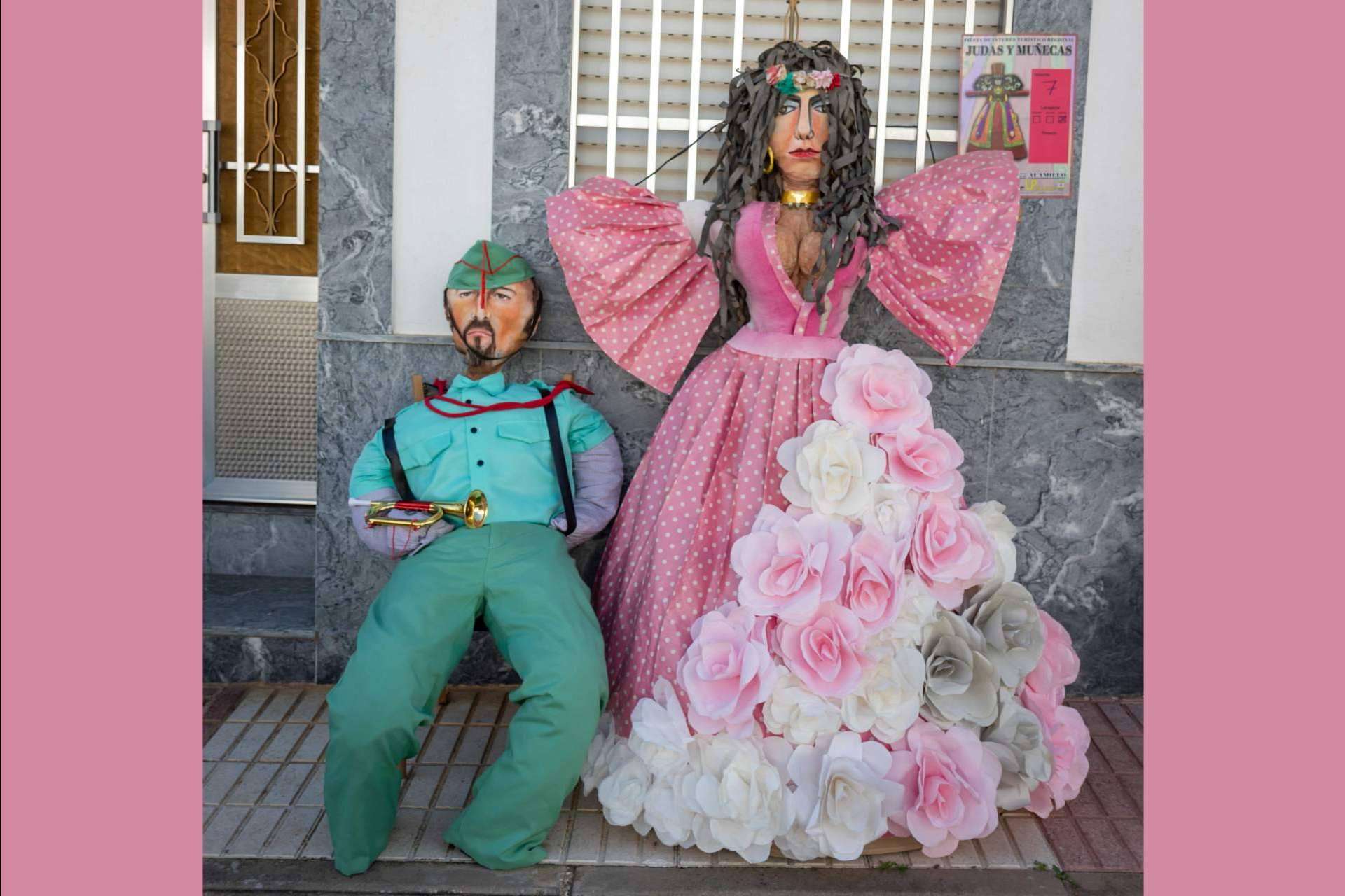 Una ceremonia que señala el fin del invierno, Judas y Muñecas en Alamillo