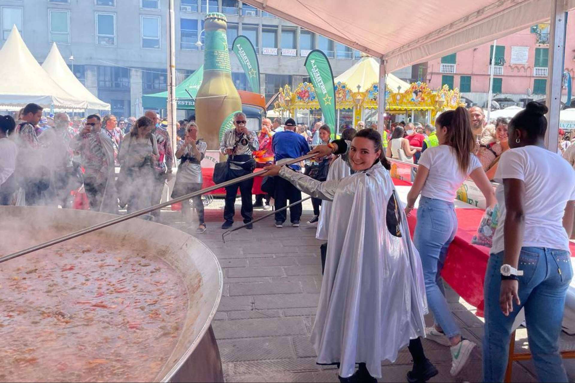 Las razones para elegir un catering de paella gigante en las celebraciones, con El Paellero