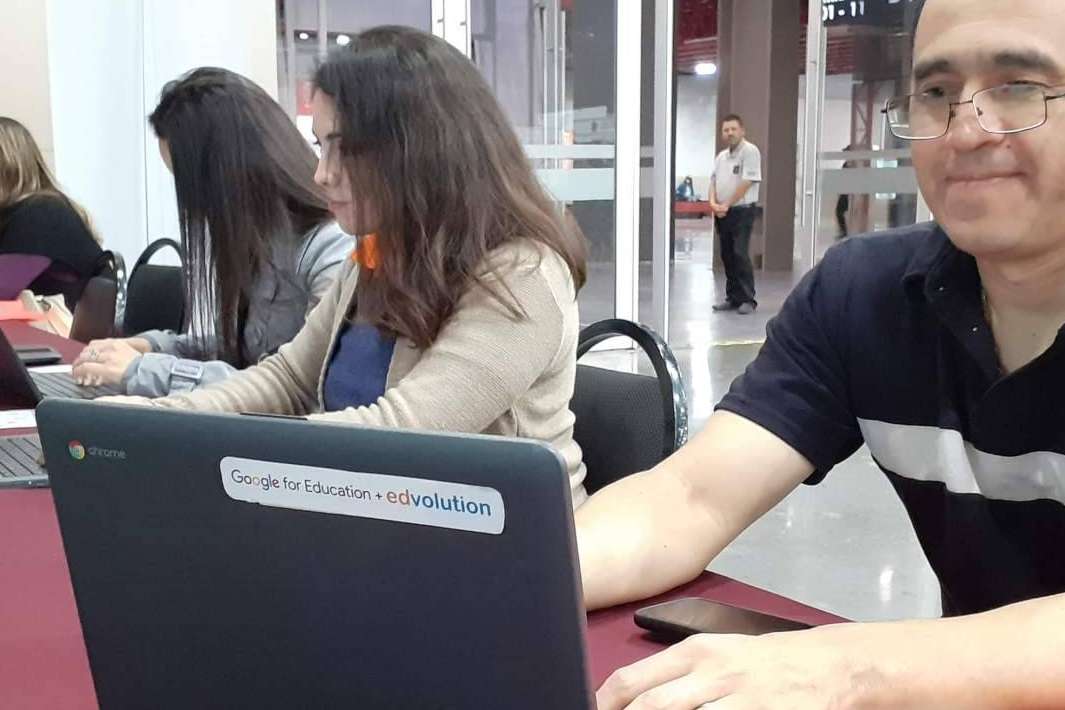 Implementación de herramientas mejoradas para la transformación del entorno de aprendizaje digital y para un centro atractivo para los futuros alumnos