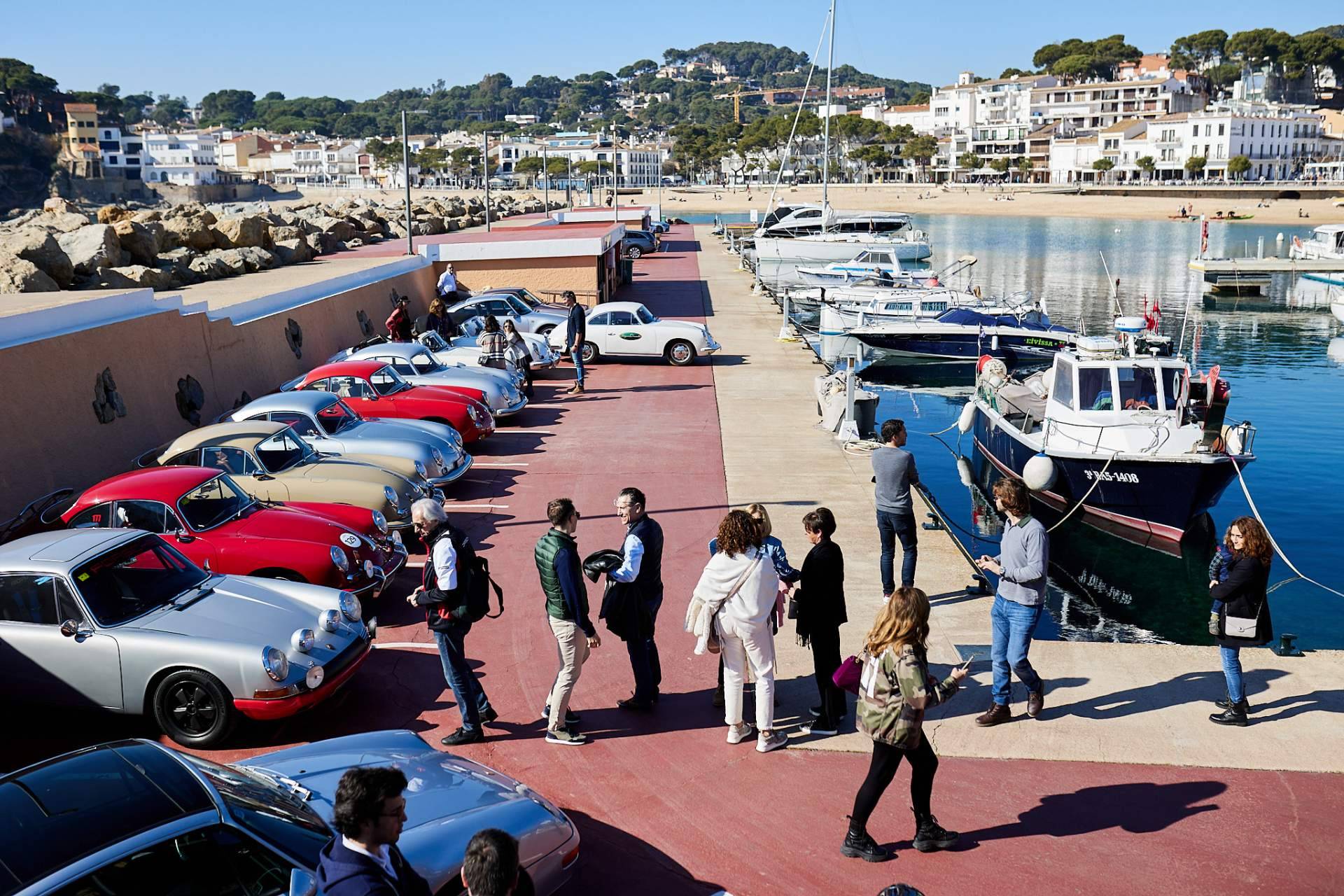 Participan más de 30 coches clásicos en la ruta Porsche Girona