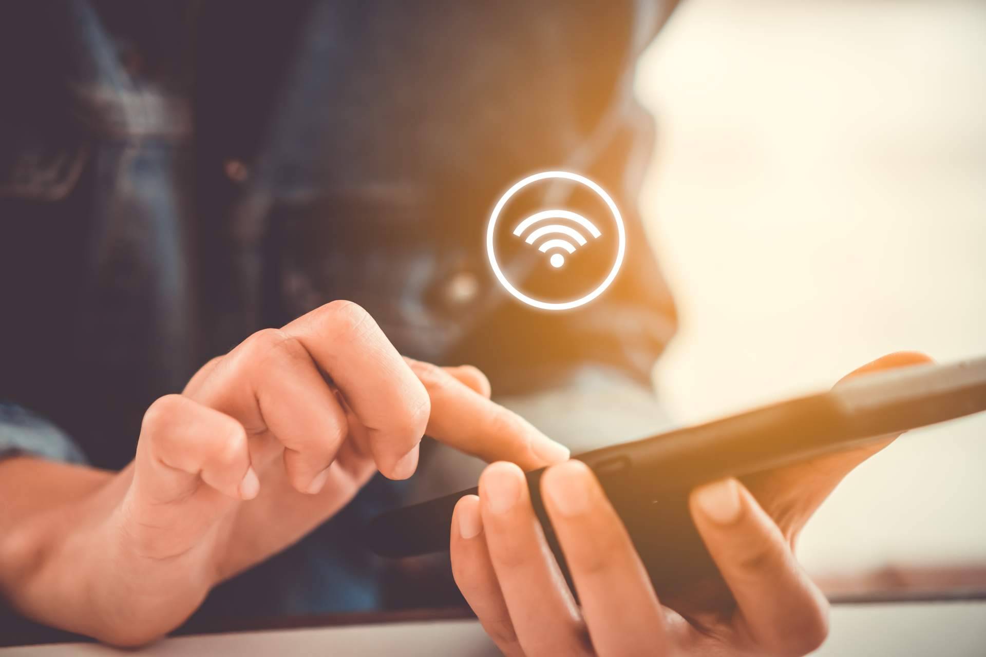 Cómo aumentar la velocidad de internet; wifi vs. fibra óptica plástica