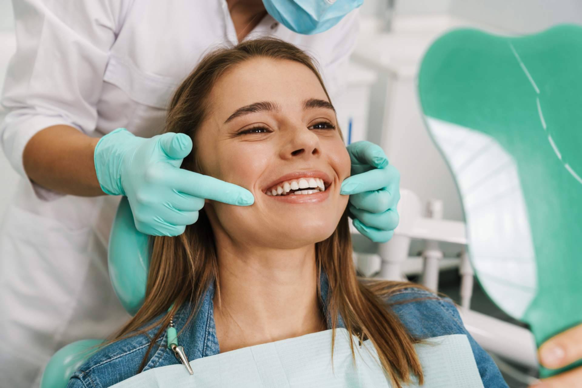 Resultados naturales con las microcarillas dentales de Carlos Saíz Smile