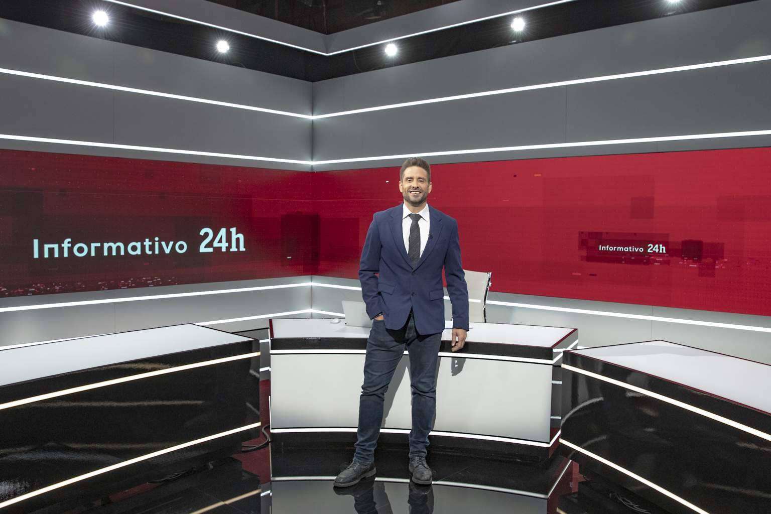 Àngel Pons, el presentador de noticias de TVE que destaca por su enfoque creativo y versatilidad