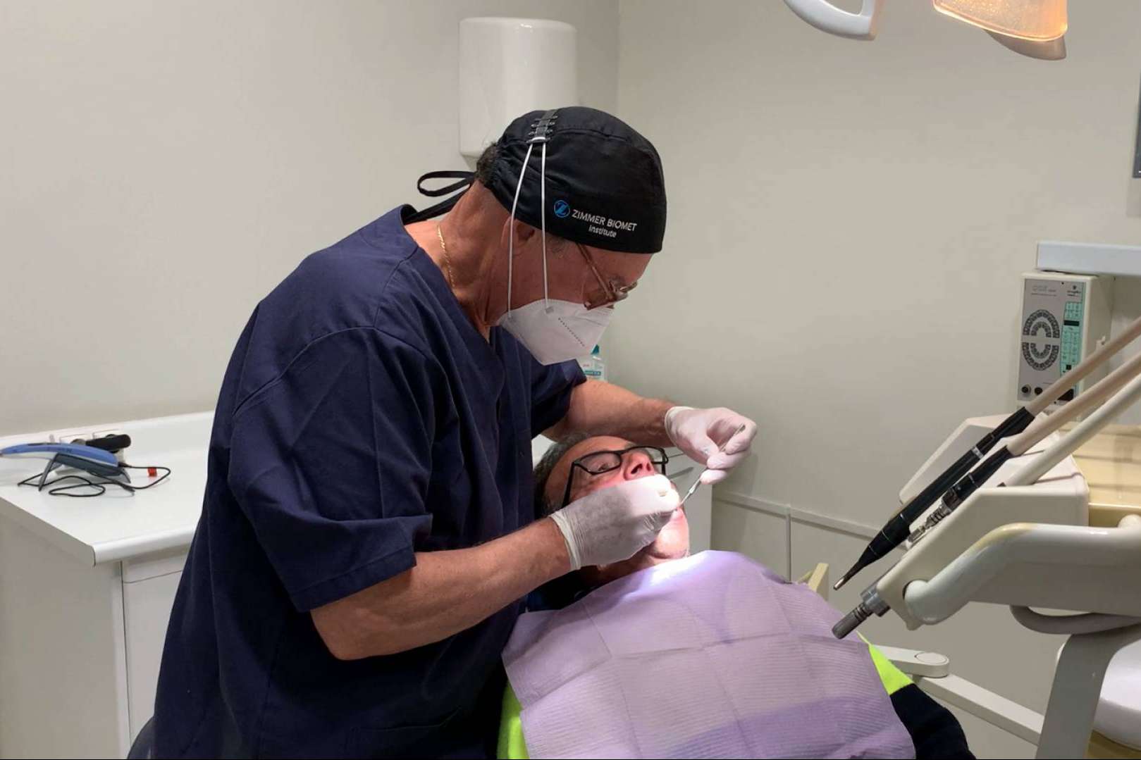 Más de 35 años cuidando de la salud bucodental de los asturianos, Silverio Blanco del Campo