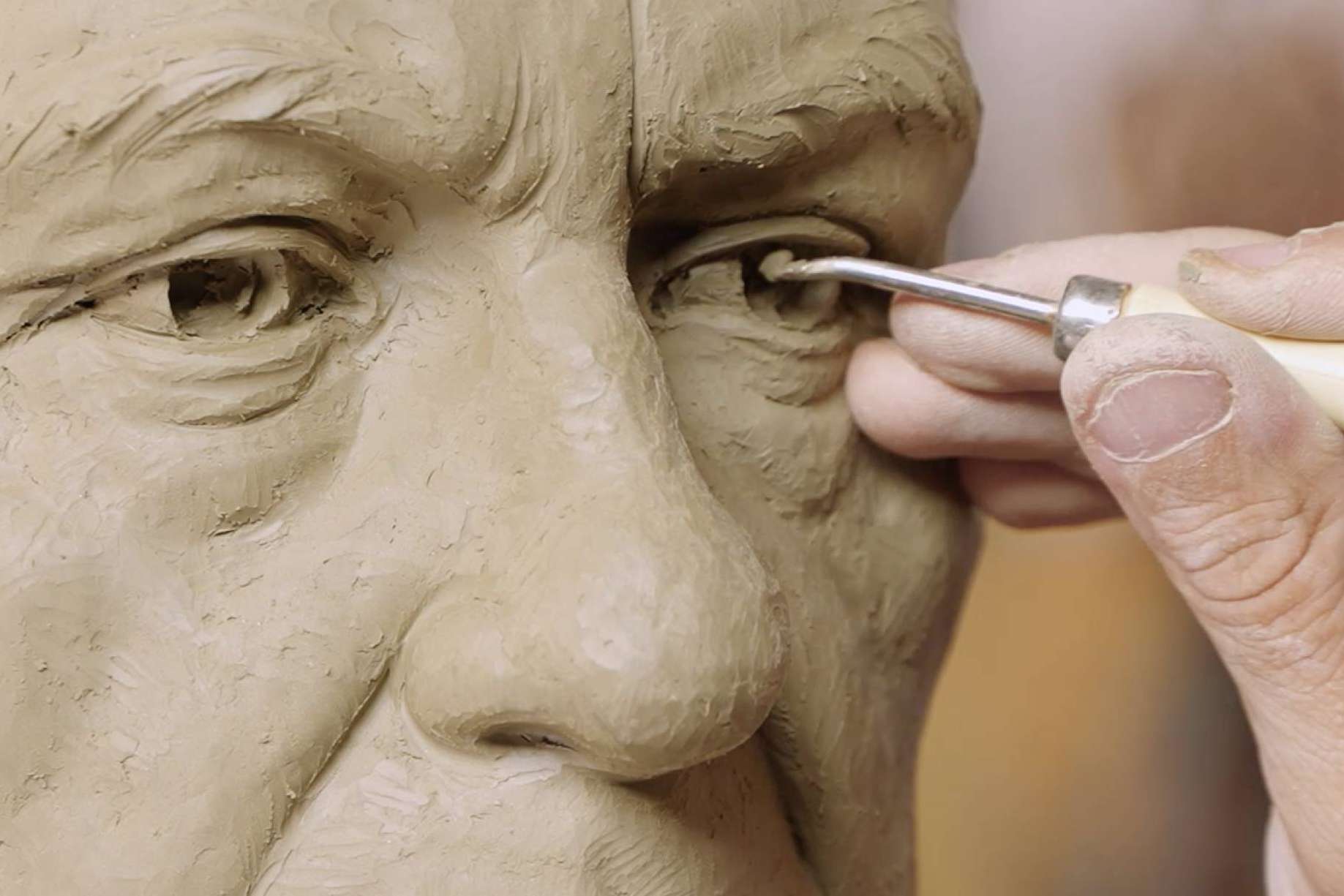 Habbility ofrece clases de pintura online para mejorar la habilidad de pintura y escultura