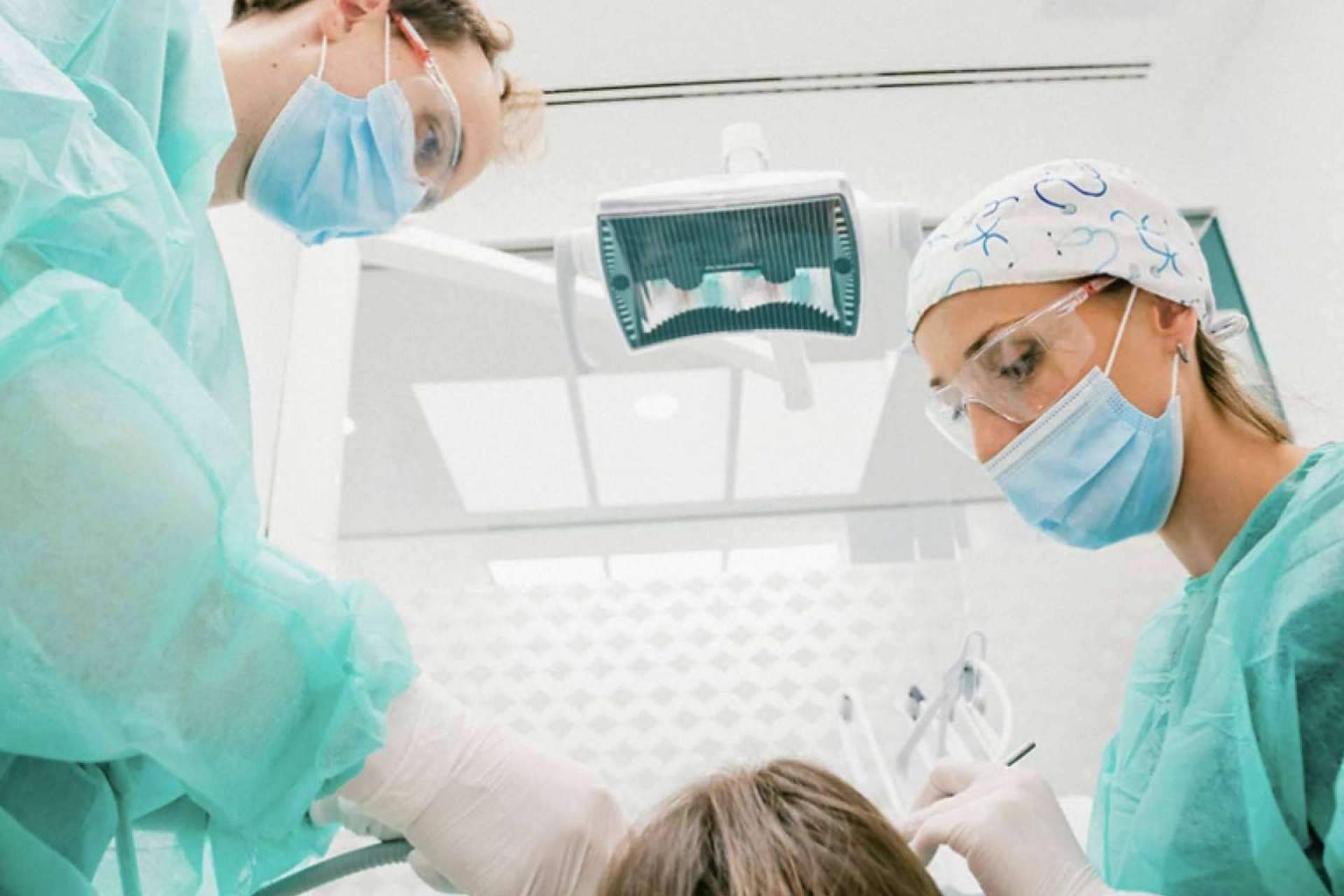 Recuperar la sonrisa con los tratamientos dentales de MYCA Clínica Dental