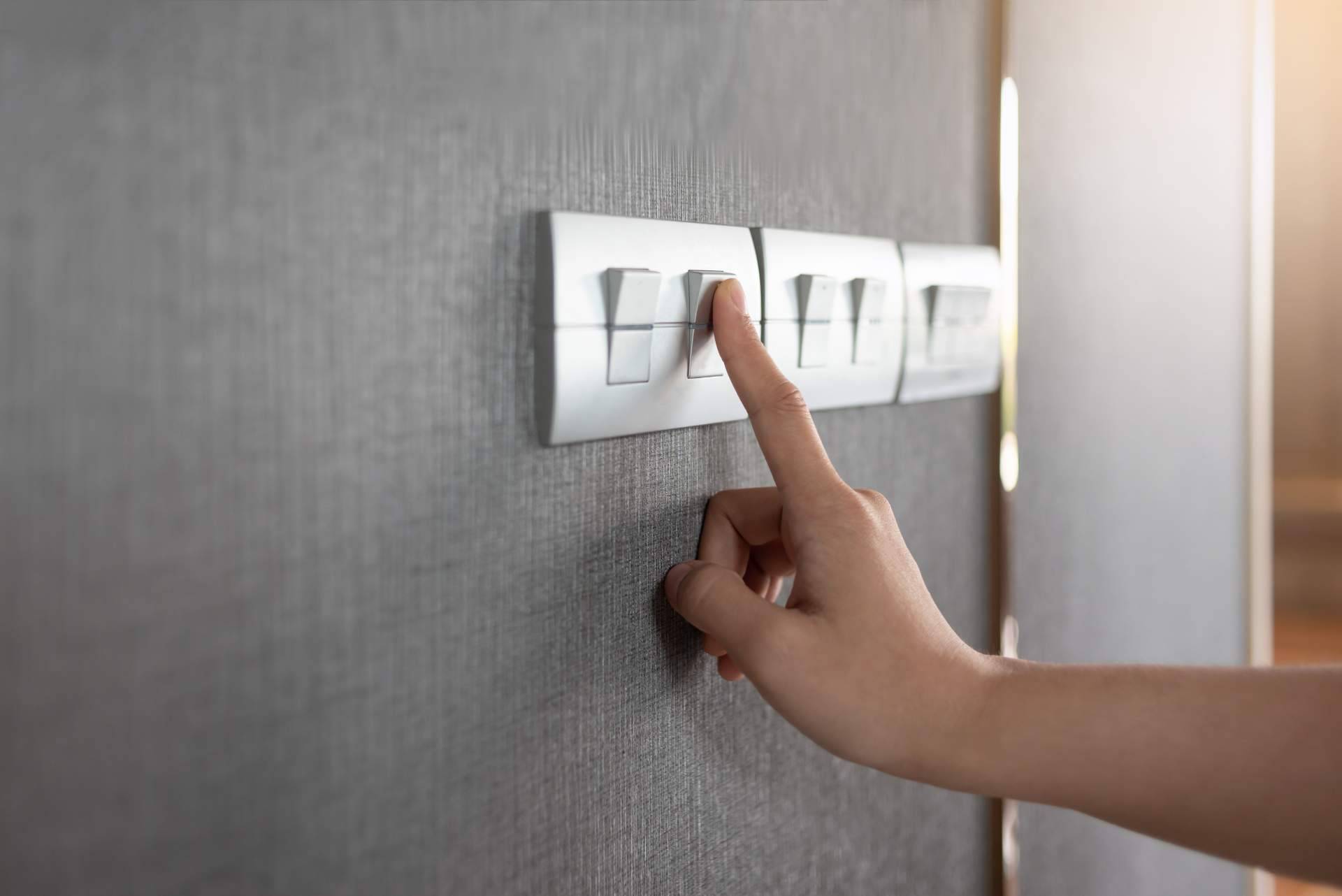 Cómo se puede ahorrar en la factura de luz en España, la discriminación horaria puede ser la clave