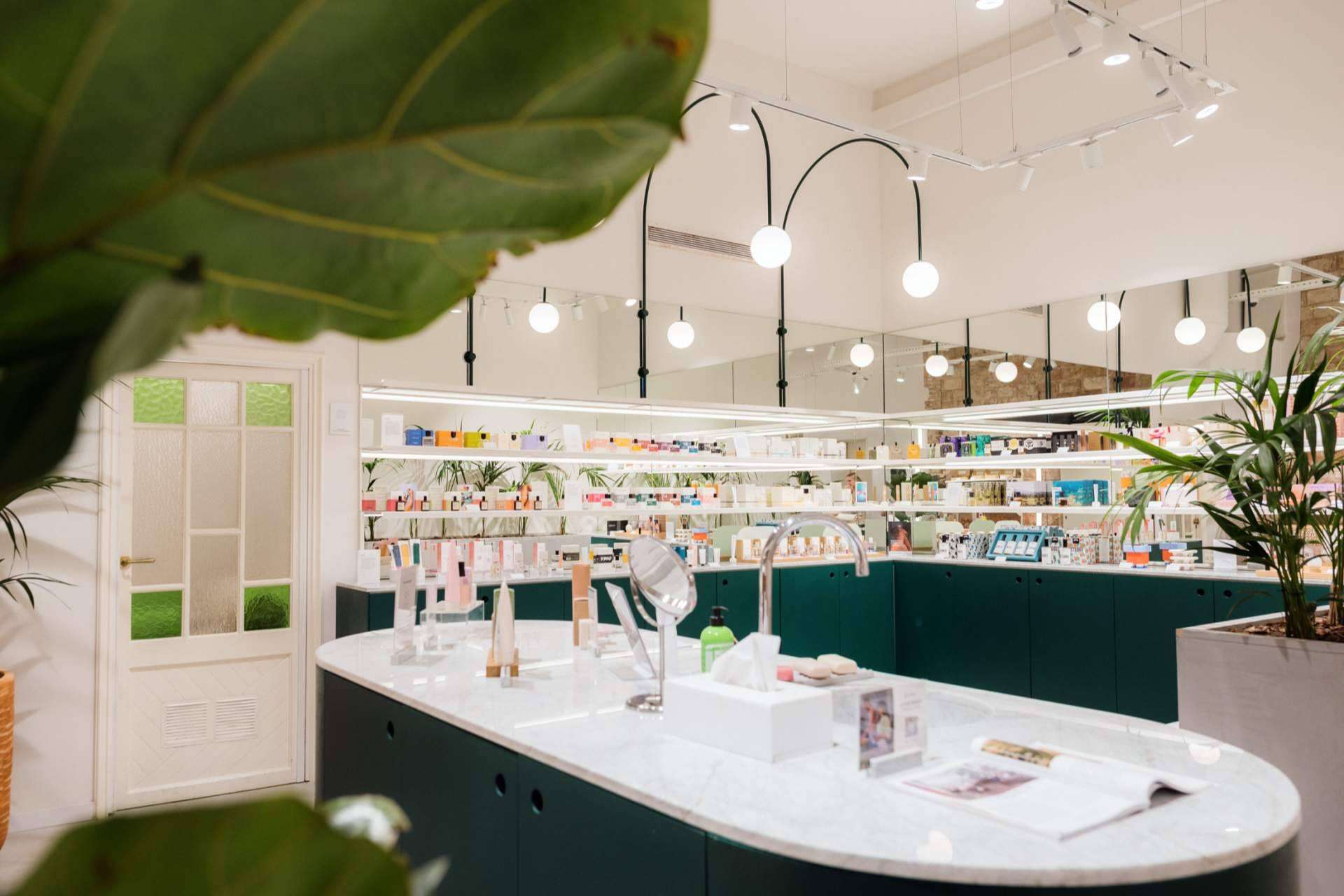 All Yours es una tienda de cosmética ubicada en Barcelona que promueve la clean beauty y el bienestar responsable