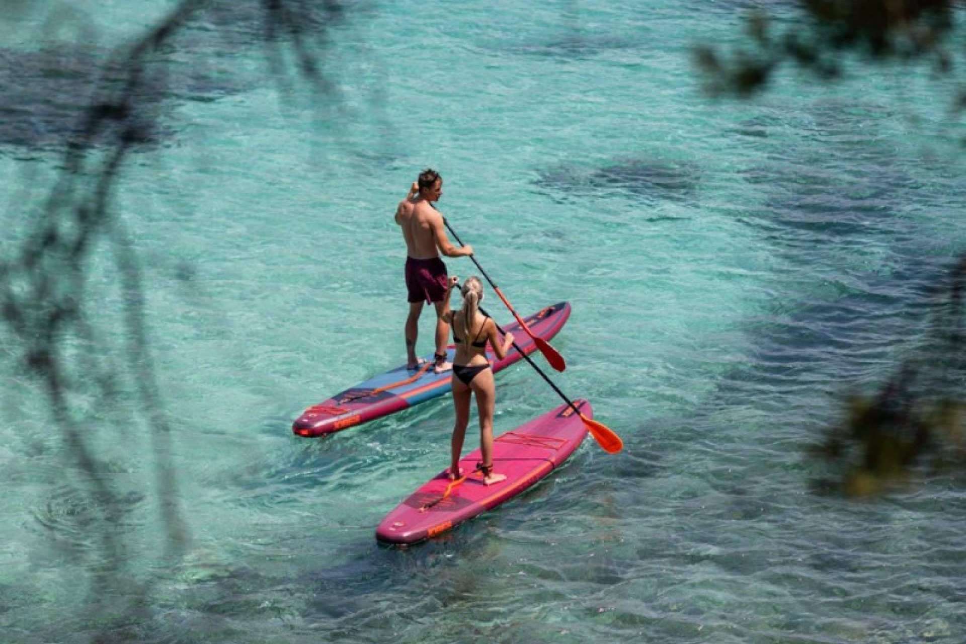 Nauticmar ayuda a sacar el máximo partido a la costa alicantina con el alquiler de tablas de paddle surf y kayaks