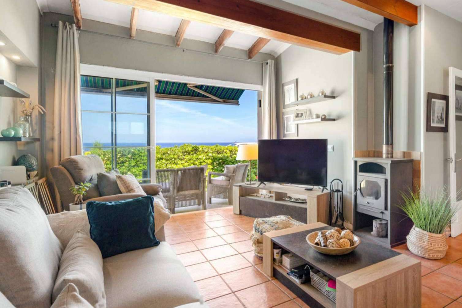 ¿Cuáles son los beneficios de adquirir una casa en Menorca?