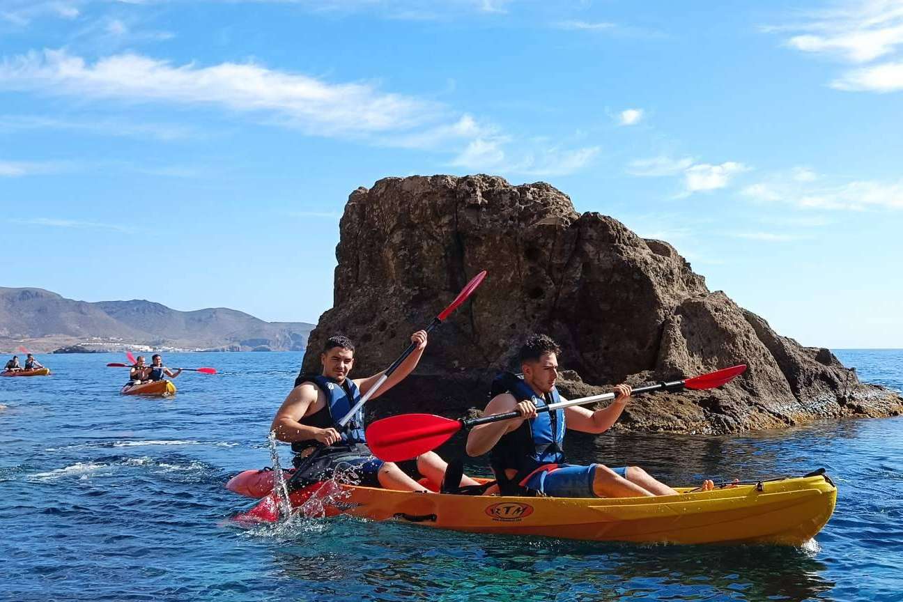 KayakSur, uno de los líderes en rutas en kayak y snorkel en Cabo de Gata
