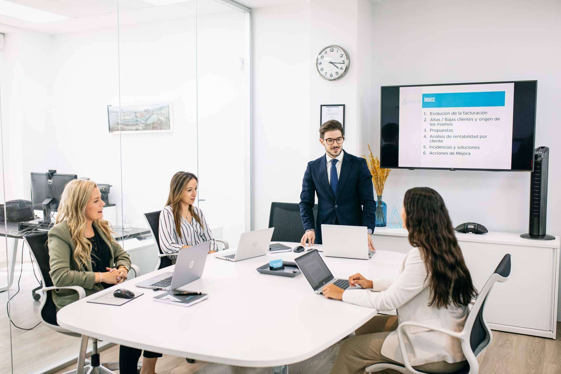Una empresa especializada en soluciones empresariales y servicios de holding empresarial, LEIALTA