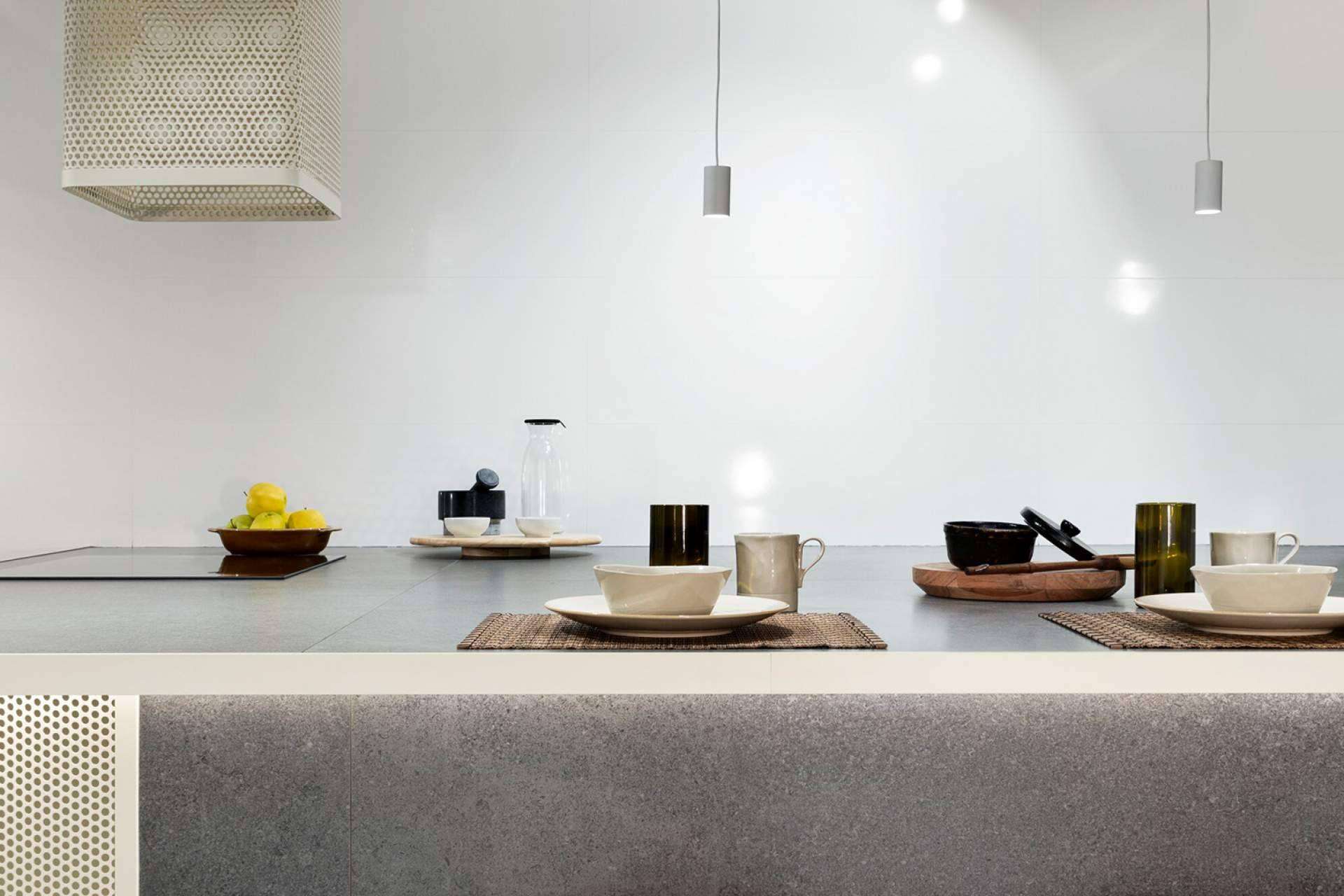 La tendencia de los azulejos blancos para la cocina, una de las más populares en el mundo del interiorismo