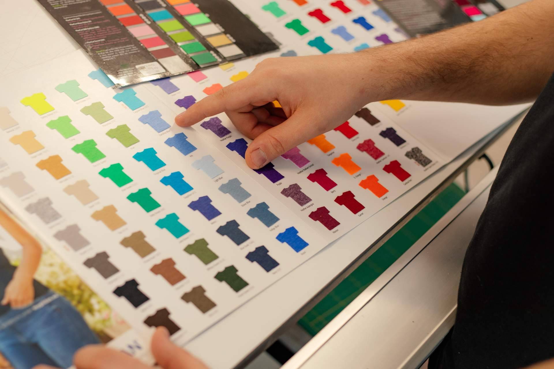 Acudir a SrFlyer para el diseño de camisetas personalizadas de calidad
