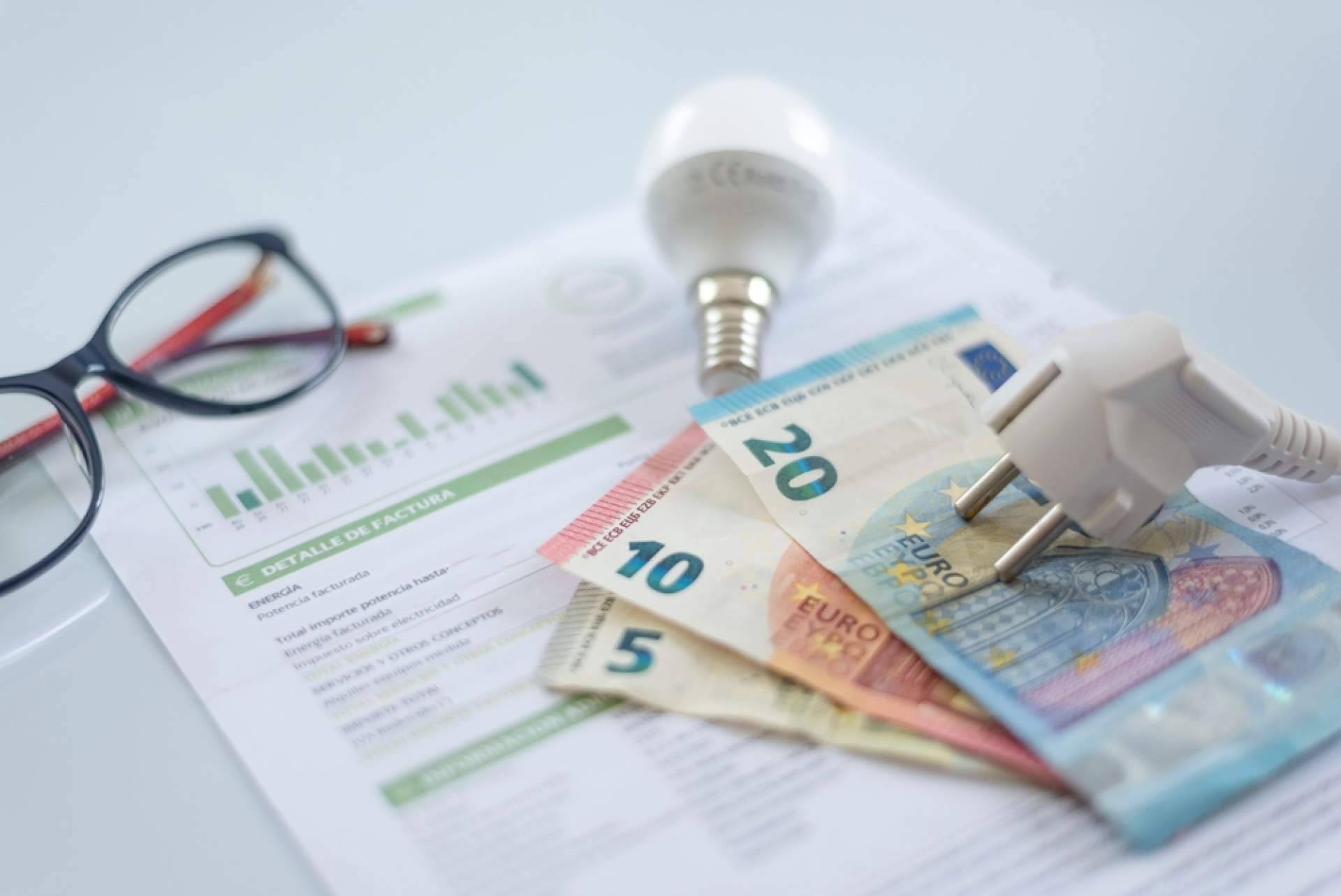 ¿Cómo conocer el precio de la luz hora a hora? Apaga Luz