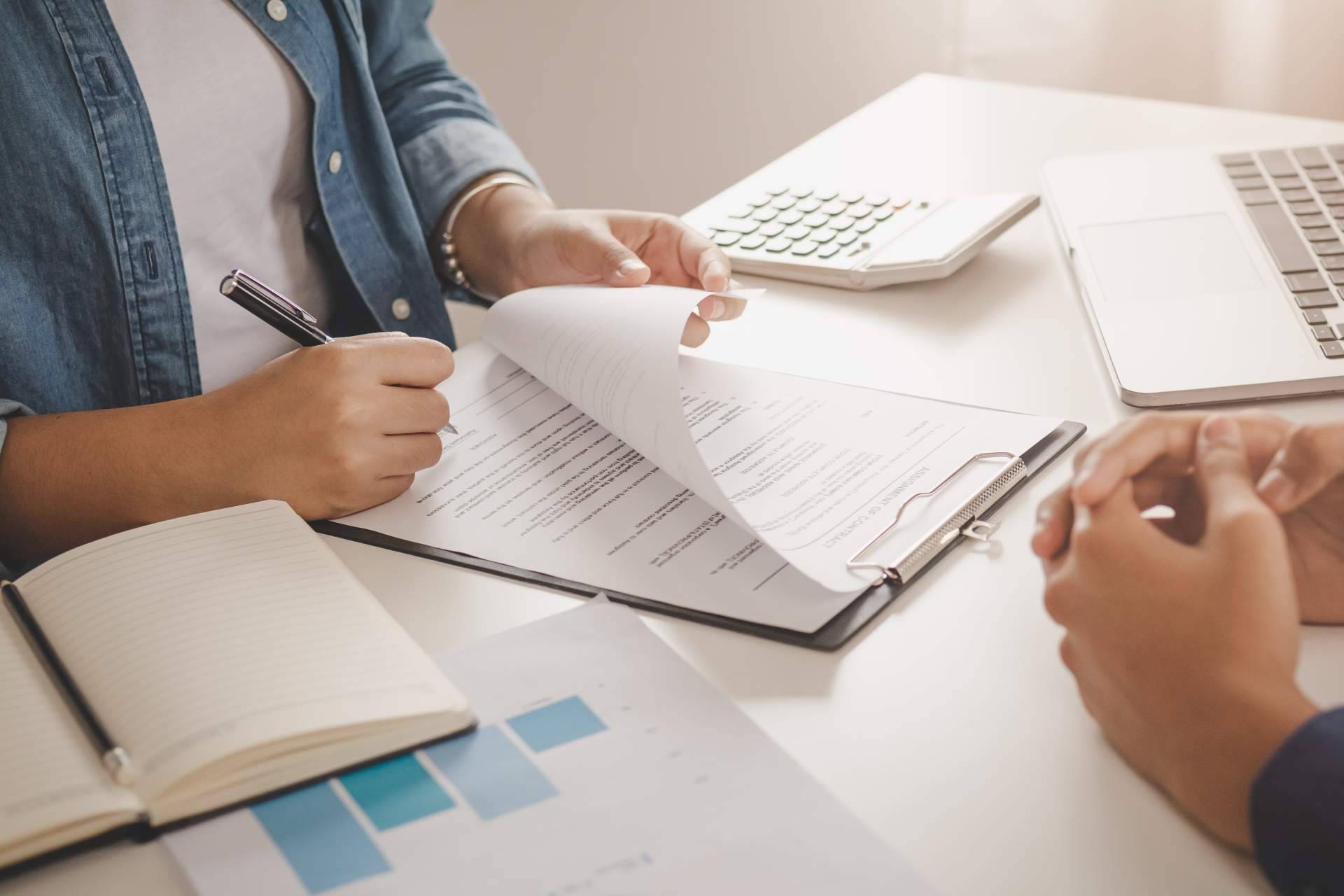 Elegir una empresa de reunificación de deudas con hipoteca, por PréstamoSolución
