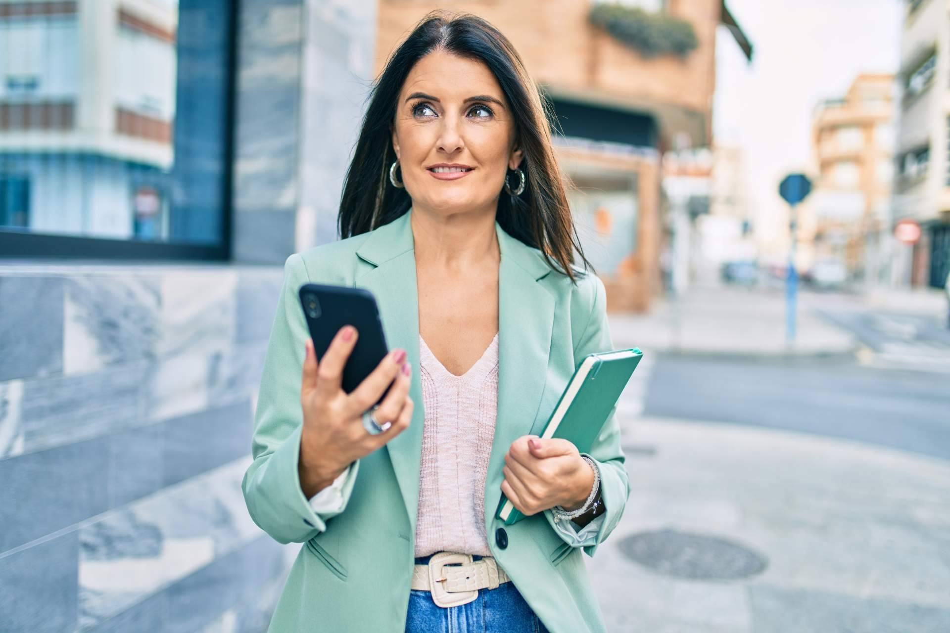P&G y Womenalia impulsan el emprendimiento femenino en la 5ª edición de las becas #SigueAdelante