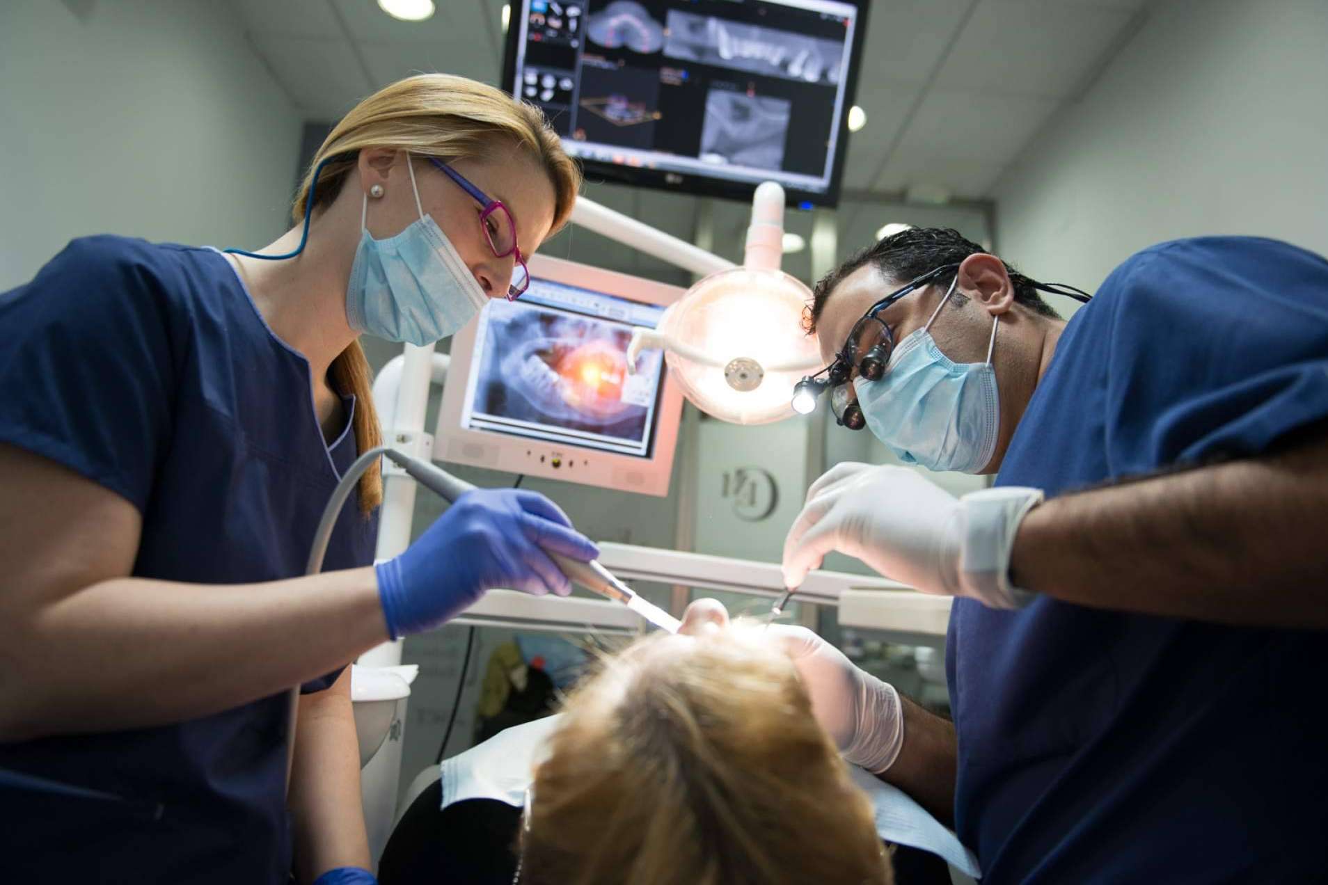 La clínica dental en Sevilla Dental Implantologie ofrece una amplia variedad de servicios